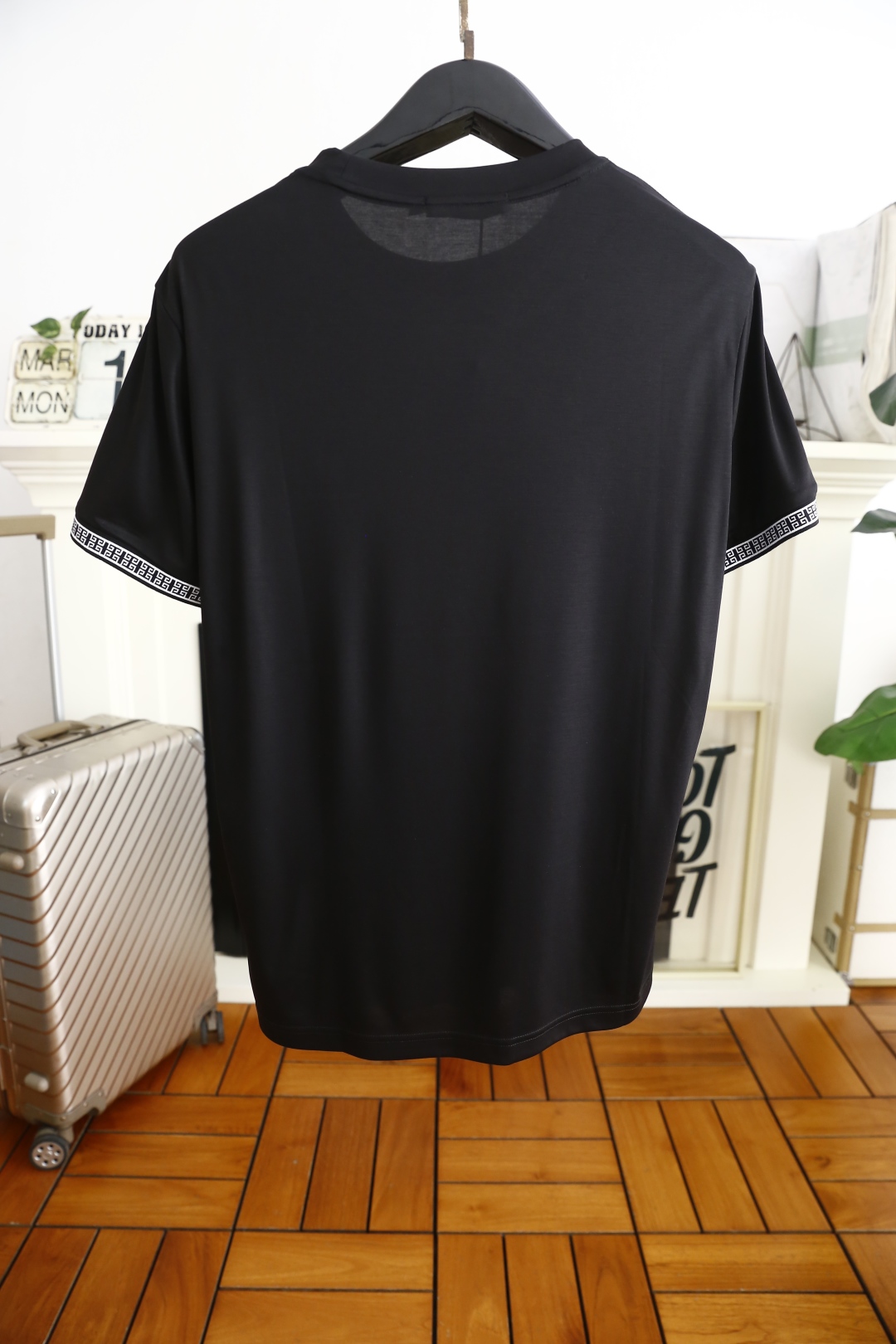 🔥纪梵希/Given*hy.
2025夏季新品男士圆领短袖🍃胸前奢华品牌定制LOGO标识标注👍🏼上身就能