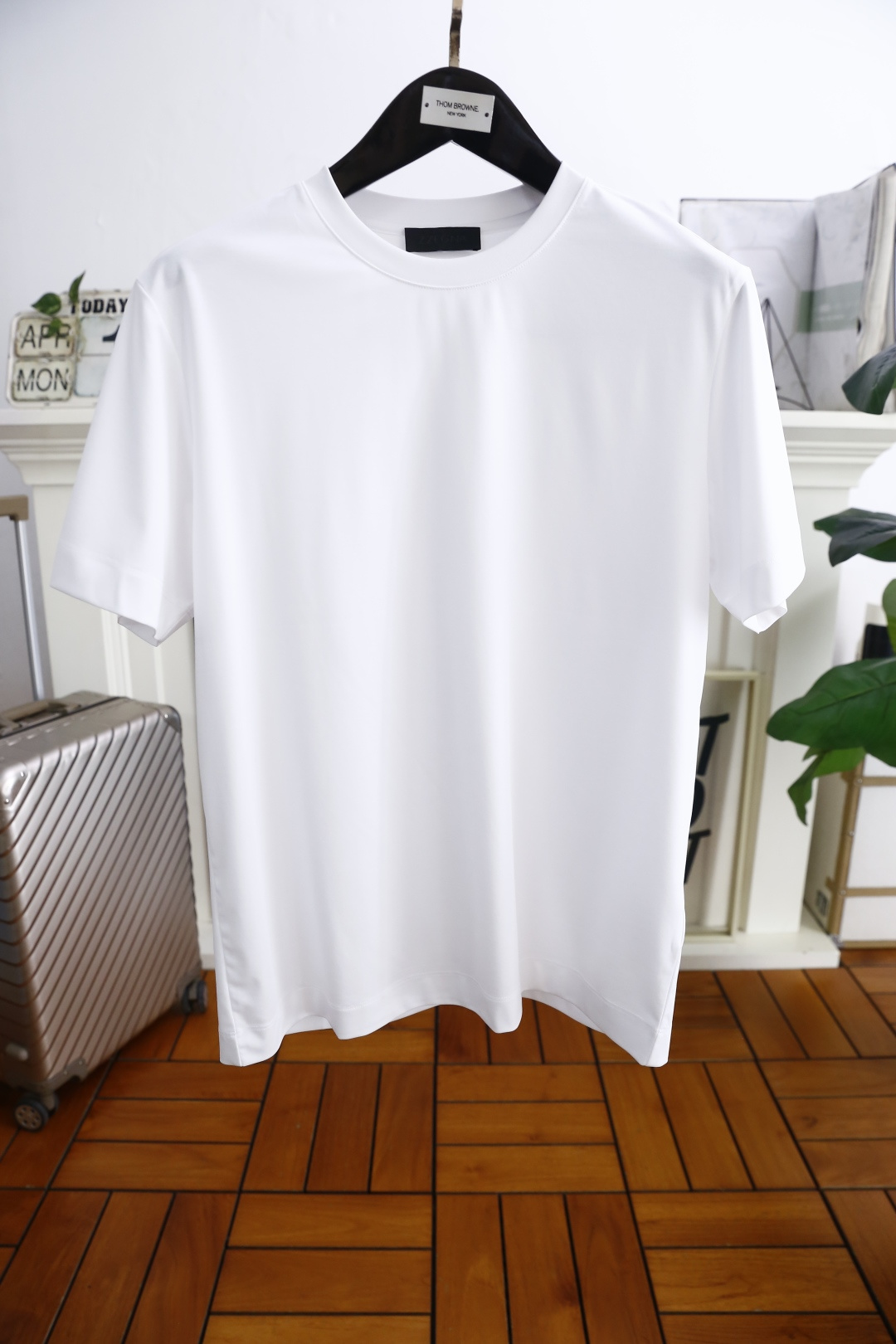 NO:160407,Jeni*/Ze*na. 2025 summer new product men's net short-sleeved fashion classic round neck design!  High-end custom versatile styles that anyone can easily control with. Use top-quality comfortable and breathable fabrics!  It is very high-end and understandable. It must be purchased!  Soft, skin-friendly and breathable, and has a very crisp and drooping feeling. The upper body is fashionable and fashionable, and it is a must-have item for trendy men!  Counter size S-3XL, shipped the next day!  ,zegna,T-shirt,alexander wang19860909杰尼*/Ze*na. 2025夏季新品男士净版短袖时尚经典圆领设计！高级定制百搭款式 任何人都可以轻松驾驭 采用顶级舒适透气面料！非常显档次懂货的必须入！柔软亲肤透气 ,又有很好的挺括 垂感 上身时尚潮流色系,潮男必备单品！专柜尺码S-3XL,隔天出货！,,zegna,T-shirt,alexander wang,Men's clothing