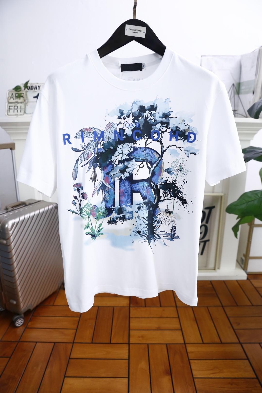 NO:160416,Jenia. 2025 summer new product for men's round neck short sleeve luxury classic custom LOGO logo marked with the upper body to experience the youthfulness and fashion sense brought by this design!  The overall style is fashionable and trendy, using comfortable and breathable cotton fabric, soft, skin-friendly and breathable, and has a very crisp and crisp drooping feeling. The upper body is fashionable and fashionable colors, a must-have item for trendy men!  Counter size 48-56, shipped the next day!  ,zegna,T-shirt,alexander wang19860909杰尼亚. 2025夏季新品男士圆领短袖奢华经典定制LOGO标识标注上身就能体会这款设计带来的年轻与时尚感！整体时尚而有潮流,采用舒适透气棉面料 柔软亲肤透气 ,又有很好的挺括 垂感 上身时尚潮流色系,潮男必备单品！专柜尺码48-56,隔天出货！,,zegna,T-shirt,alexander wang,Men's clothing