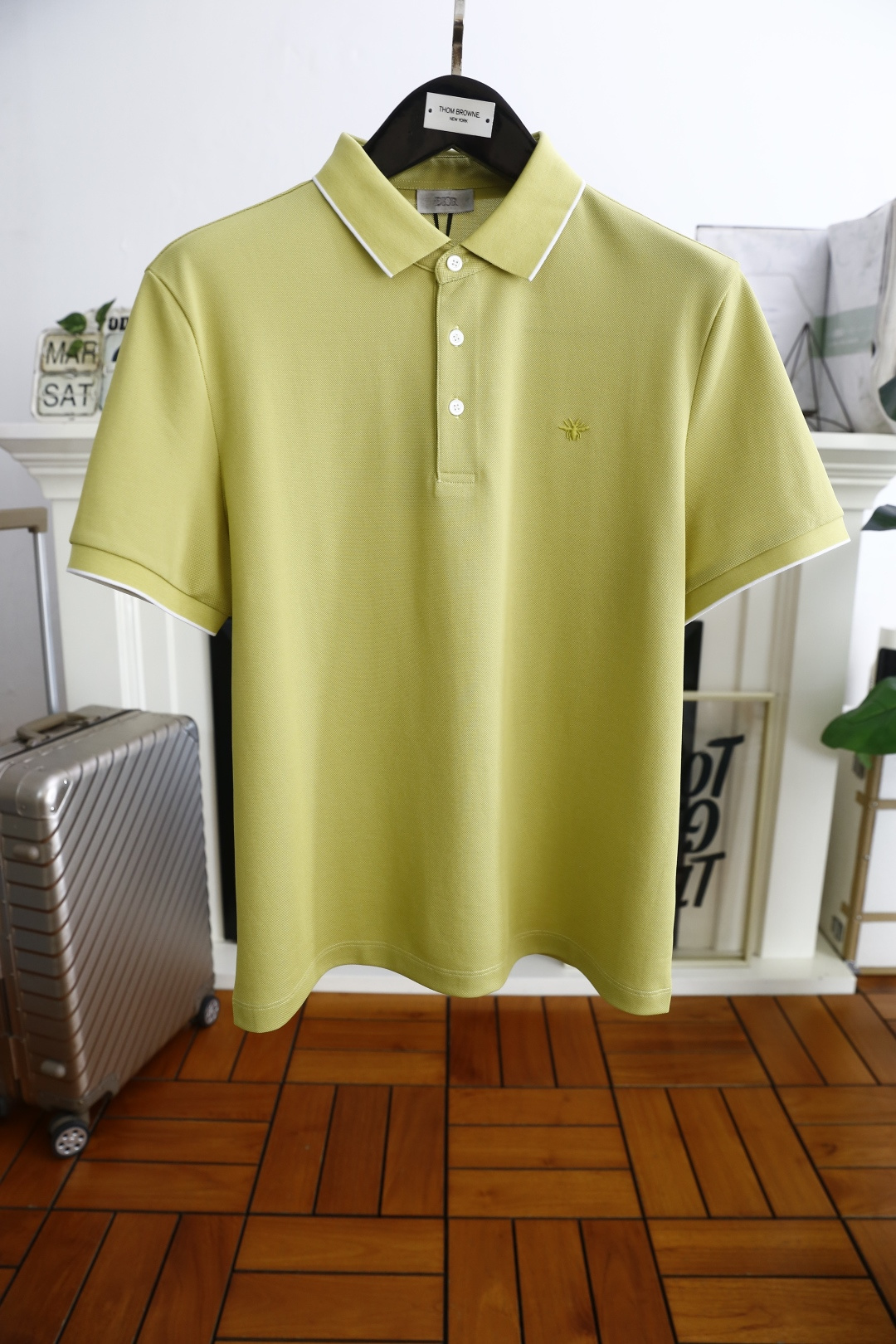 NO:160438,Dior/Christian D*or. New products for summer 2025!  Classic fashion lapel polo short-sleeved fashion item design, more fashionable and comfortable, high-standard customization, very stylish on the upper body, luxury brand classic LOGO pattern customer-supplied auxiliary materials, customer-supplied imported comfortable breathable fabric with very delicate texture, exquisite and exquisite detailing and exquisite accessories, all supplied by foreign merchants, a very high shaping item, can be matched with any fashion, the style is super good, a must-have item for trendy men!  Counter size: 48-58, shipped the next day!  ,dior,T-shirt,alexander wang19860909迪奥/Christian D*or. 2025夏季新品！经典时尚翻领polo短袖时尚单品设计,更加时尚舒适,高标准定制,上身非常有型,奢华品牌经典LOGO图案 客供辅料,客供进口舒适透气面料质感非常细腻,细节工艺精湛考究,辅料皆为外商客供,塑造性极高的一款单品,任何时装都可以搭配,版型超级好 潮男必备单品！专柜尺码:48-58,隔天出货！,,dior,T-shirt,alexander wang,Men's clothing