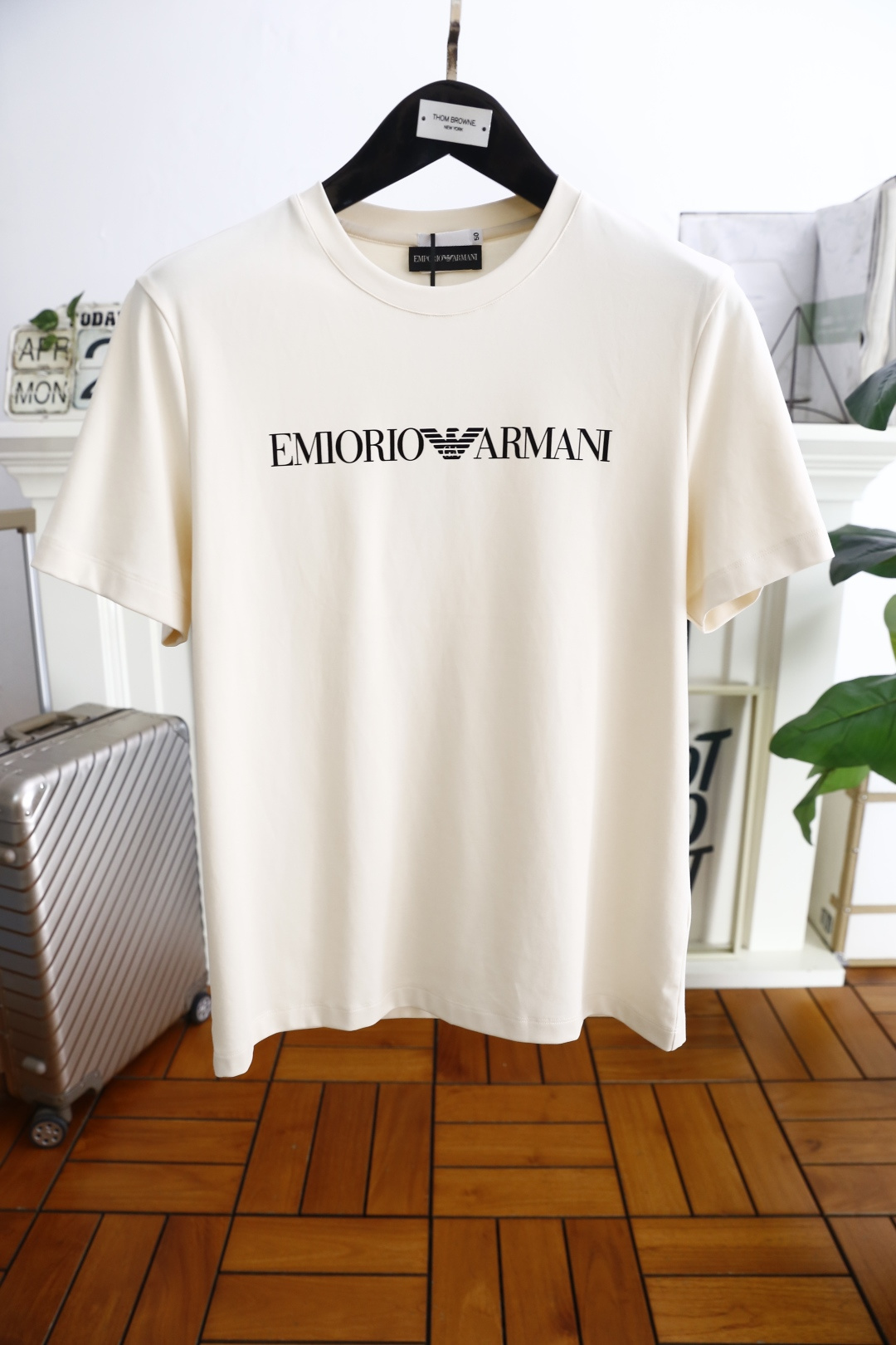 NO:160443,Ama*/Arm*ni. 2025 summer new product men's round neck short sleeves with luxurious brand letters LOGO logo on the chest and you can appreciate the youthfulness and fashion sense brought by this design!  The overall style is fashionable and trendy. The fabric is made of top-quality jade cicada silk fabrics for customer supply, soft, skin-friendly and breathable, and has a very crisp and drooping feeling. The upper body is fashionable and fashionable, and must-have items in summer!  The counter size M-4XL is one size smaller!  Shipping the next day!  ,T-shirt,alexander wang19860909阿玛*/Arm*ni. 2025夏季新品男士圆领短袖胸前奢华品牌字母LOGO标识标注上身就能体会这款设计带来的年轻与时尚感！整体时尚而有潮流,面料采用客供顶级玉蝉丝面料 柔软亲肤透气 ,又有很好的挺括 垂感 上身时尚潮流色系,夏季必备单品！专柜尺码M-4XL,偏小一码！隔天出货！,,T-shirt,alexander wang,Men's clothing