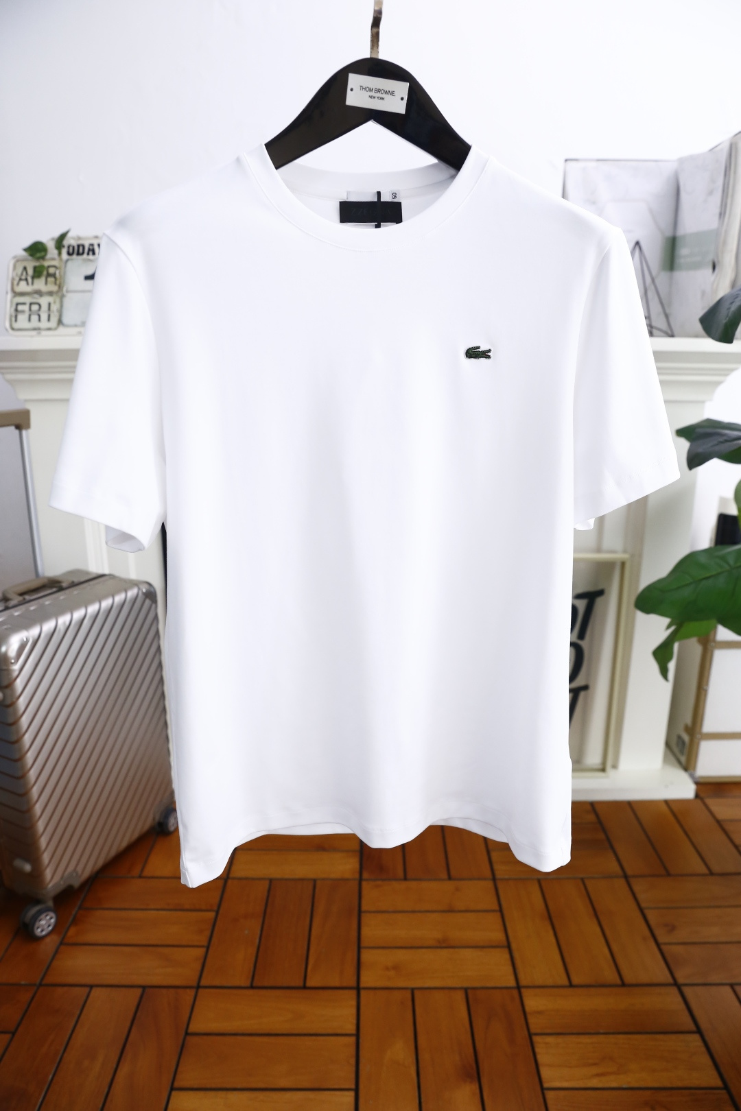 NO:160445,Jeni*/Ze*na. New 2025 summer model!  Fashionable men's casual round neck short-sleeved fashion item design, more fashionable and comfortable, high-standard customization, very stylish upper body, luxurious custom LOGO pattern on the chest, customer-supplied auxiliary materials, imported high-end jade cicada silk fabric with very delicate texture, exquisite details and exquisite craftsmanship, extremely shaping item, can be matched with any fashion, super good style, a must-have item for trendy men!  Counter size: M-4XL, half a size!  Shipping the next day!  ,zegna,T-shirt,alexander wang19860909杰尼*/Ze*na. 2025夏季新款！时尚男士休闲圆领短袖时尚单品设计,更加时尚舒适,高标准定制,上身非常有型,胸前奢华定制LOGO 图案 客供辅料,客供进口高档玉蝉丝面料质感非常细腻,细节工艺精湛考究,塑造性极高的一款单品,任何时装都可以搭配,版型超级好 潮男必备单品！专柜尺码:M-4XL,偏小半码！隔天出货！,,zegna,T-shirt,alexander wang,Men's clothing