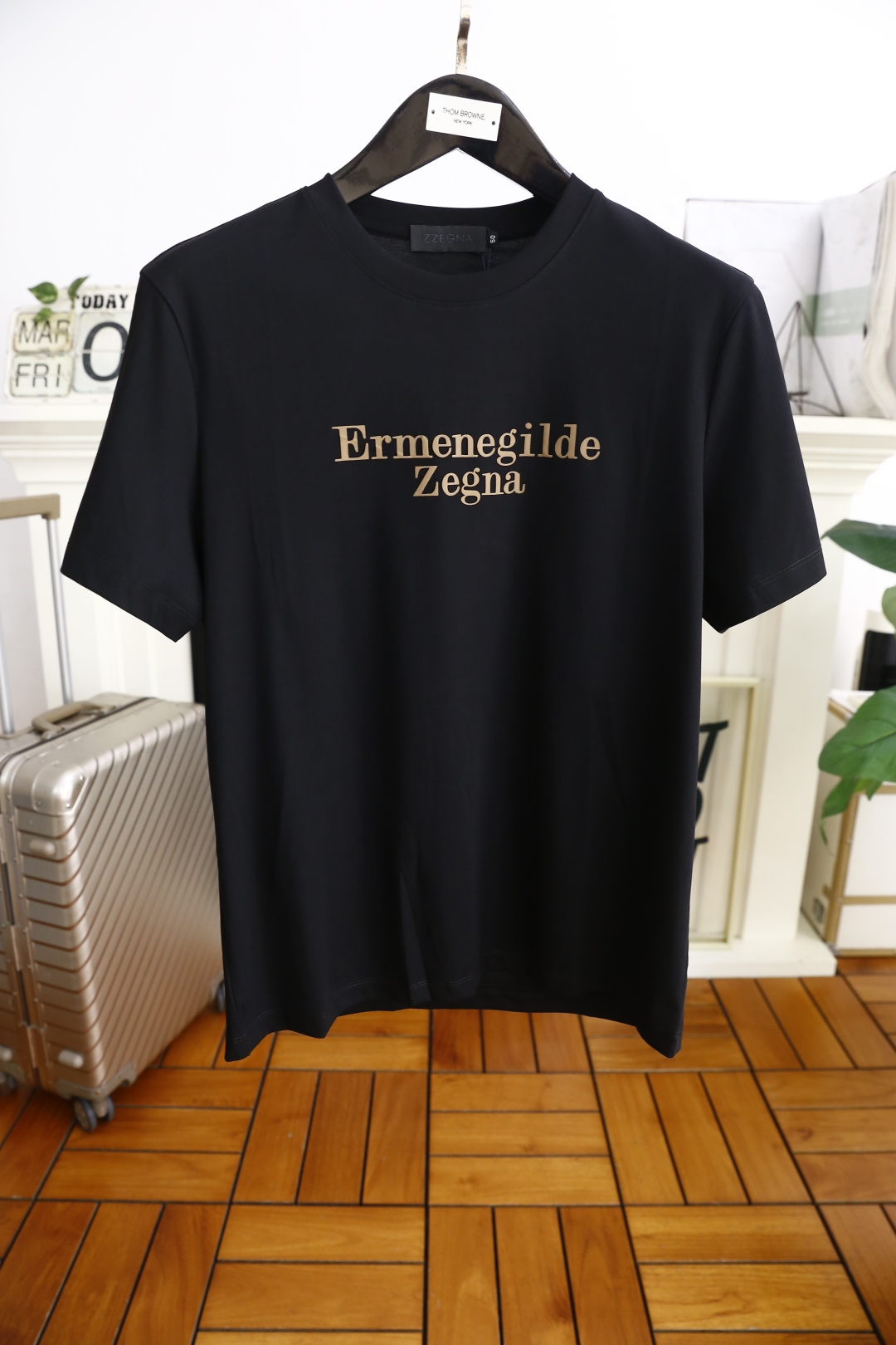 NO:151467,Jeni*/Ze*na. New summer products for men's short-sleeved fashion classic round neck design!  The brand letter LOGO matching on the chest!  High-end custom versatile styles that anyone can easily control. Use high-end top double mercerized cotton fabric!  It is very high-end and understandable. It must be purchased!  The style and tailoring are slim styles, which are very exquisite, showing aura and highlighting the exquisiteness of business men. This is the unique feature, the right slim fit, and the upper body effect is very good!  Counter size M-4XL, shipped the next day!  ,zegna,T-shirt,alexander wang19860909杰尼*/Ze*na. 夏季新品男士短袖时尚经典圆领设计！胸前品牌字母LOGO搭配！高级定制百搭款式 任何人都可以轻松驾驭 采用高档顶级双丝光棉面料！非常显档次懂货的必须入！版型剪裁属于修身款 非常精致,显气场,又会凸显商务男士的精致,这就是独到之处,恰到好处的修身,上身效果非常赞！专柜尺码M-4XL,隔天出货！,,zegna,T-shirt,alexander wang,Men's clothing