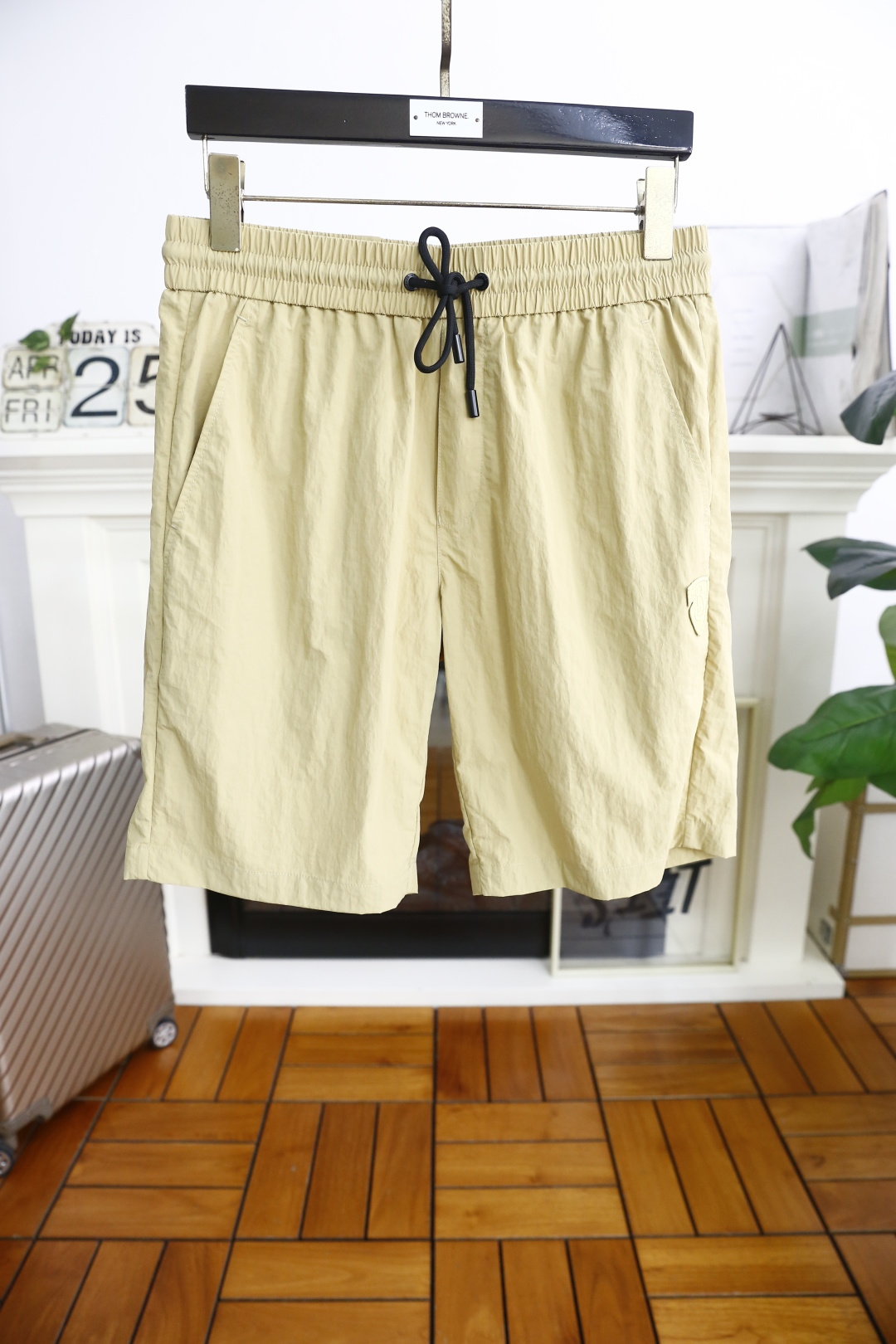 NO:154073,Burberry/Burbe*ry. 2025Bur summer men's new fashion casual and versatile quick-drying pinch pants!  Classic and versatile style, no too much decoration, main fabric and style, elastic waist, insert pockets on both sides of the luxury brand LOGO as the highlight of details. The fabric is made of top-quality comfortable fabric, moderate thickness, skin-friendly on the upper body, breathable, and has a good sense of crispness. Orders of the full quality!  The counter size is 48-56, and the three standards are complete!  Shipping the next day!  ,burberry,burberry,alexander wang19860909巴宝丽/Burbe*ry. 2025Bur夏季男士新品时尚休闲百搭速干五分裤！经典百搭的款式 没有过多的装饰 主打面料与版型 松紧腰两侧插袋设计奢华品牌LOGO作为细节亮点 面料采用顶级舒适面料,厚度适中,上身亲肤 透气,能有很好的挺括感 全品相的订单！专柜尺码48-56,三标齐全！隔天出货！,,burberry,burberry,alexander wang,Men's clothing