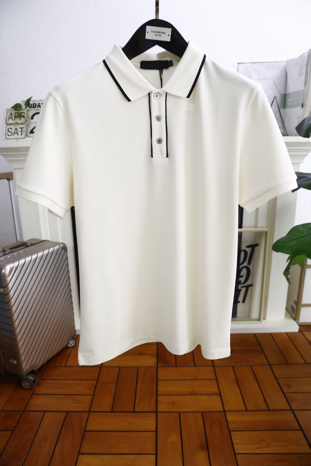 NO:154085,Zenia. 2025 summer new product men's lapel short-sleeved POLO shirt brand classic element LOGO design!  Anyone can easily control it with high-end top Zhu Di fabric!  It is very high-end and understandable. It must be purchased!  The style and tailoring are slim styles, which are very exquisite, showing aura and highlighting the exquisiteness of business men. This is the unique feature, the right slim fit, and the upper body effect is very good!  Counter size M-3XL, shipped the next day!  ,zegna,T-shirt,alexander wang19860909杰尼亚. 2025夏季新品男士翻领短袖POLO衫品牌经典元素LOGO设计！任何人都可以轻松驾驭 采用高档顶级朱棣面料！非常显档次懂货的必须入！版型剪裁属于修身款 非常精致,显气场,又会凸显商务男士的精致,这就是独到之处,恰到好处的修身,上身效果非常赞！专柜尺码M-3XL,隔天出货！,,zegna,T-shirt,alexander wang,Men's clothing