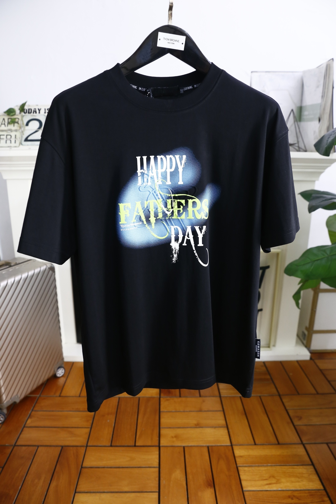 NO:154105,Jerney*. 2025 summer new product for men's round neck, loose short sleeves, luxurious classic custom LOGO logo, you can appreciate the youthfulness and fashion sense brought by this design!  The overall style is fashionable and trendy, using comfortable and breathable cotton fabric, soft, skin-friendly and breathable, and has a very crisp and crisp drooping feeling. The upper body is fashionable and fashionable colors, a must-have item for trendy men!  The counter is sized 48-56, one size larger!  Shipping the next day!  ,zegna,T-shirt,alexander wang19860909杰尼*. 2025夏季新品男士圆领宽松短袖奢华经典定制LOGO标识标注上身就能体会这款设计带来的年轻与时尚感！整体时尚而有潮流,采用舒适透气棉面料 柔软亲肤透气 ,又有很好的挺括 垂感 上身时尚潮流色系,潮男必备单品！专柜尺码48-56,偏大一码！隔天出货！,,zegna,T-shirt,alexander wang,Men's clothing