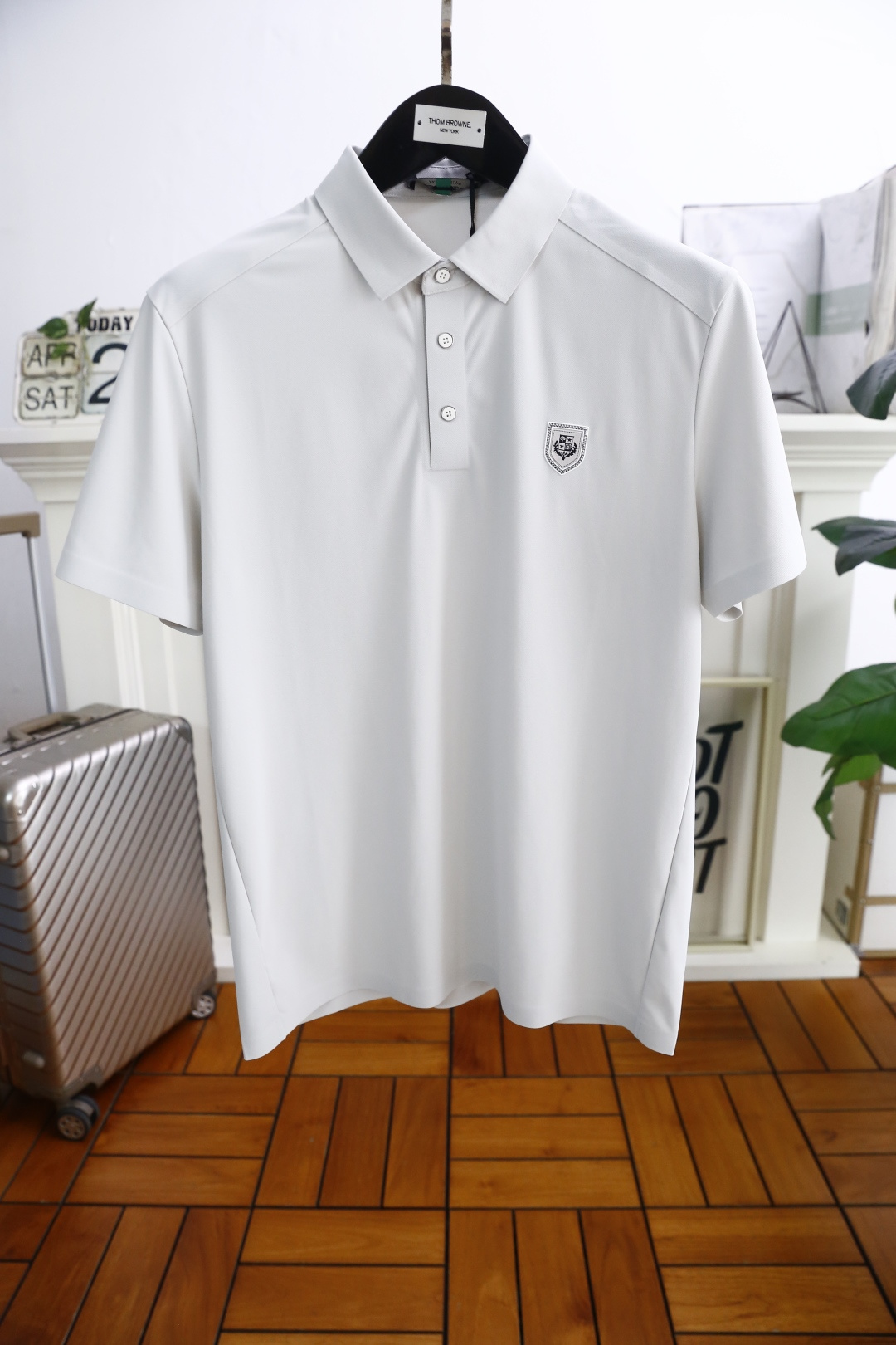 NO:154108,LP. New products for summer 2025!  Classic men's fashionable lapel polo short-sleeved chest brand classic LOGO design!  More fashionable and comfortable, the upper body is very stylish, customer-supplied auxiliary materials, customer-supplied imported comfortable outdoor fabrics are very delicate, the details and craftsmanship are exquisite, and the auxiliary materials are all supplied by foreign customers. They are a very shaping item, which can be matched with any fashion, and the style is super good. A must-have item for trendy men!  Counter size: 48-56. Shipping the next day!  ,loro piana,T-shirt,alexander wang19860909LP. 2025夏季新品！经典男士时尚翻领polo短袖胸前品牌经典LOGO设计！更加时尚舒适,上身非常有型,客供辅料,客供进口舒适户外面料质感非常细腻,细节工艺精湛考究,辅料皆为外商客供,塑造性极高的一款单品,任何时装都可以搭配,版型超级好 潮男必备单品！专柜尺码:48-56.隔天出货！,,loro piana,T-shirt,alexander wang,Men's clothing