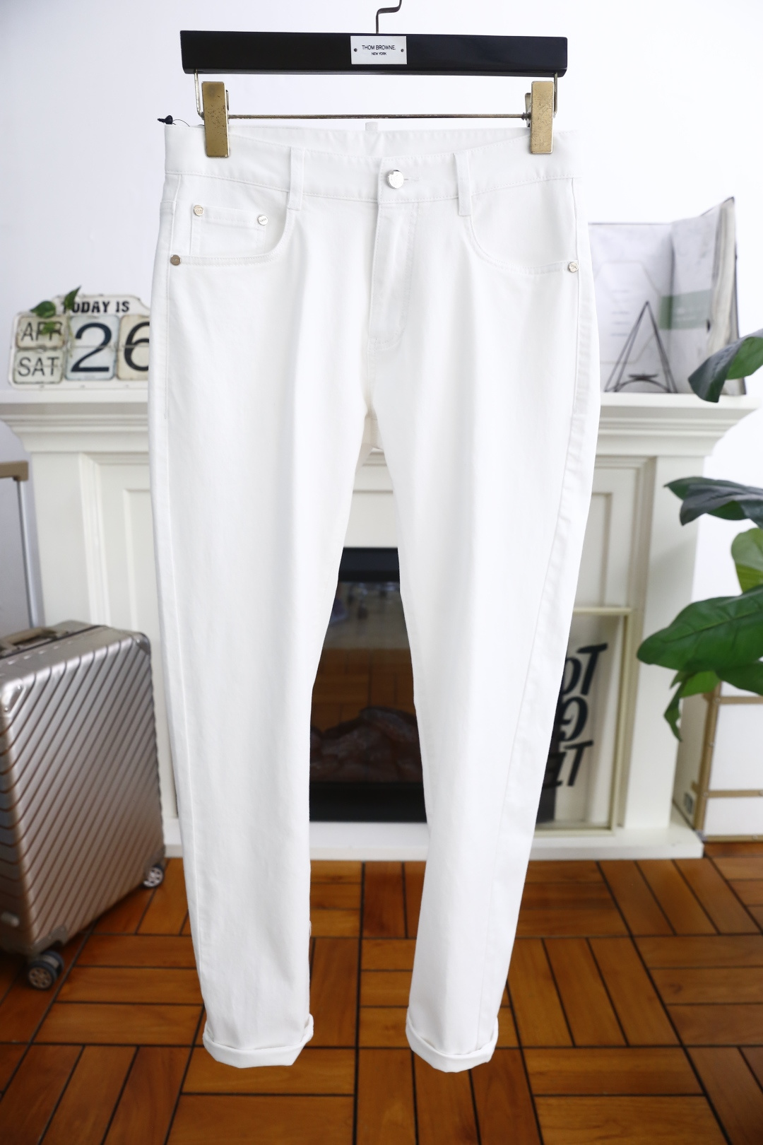 NO:154095,Stone Island. 25 summer new product original single high-end men's casual pants!  Luxury classic brand customized LOGO accessories, hot-selling models for overseas counters, very comfortable to wear, low-key and luxurious, very classy when worn, no need to say much about the trouser style and cutting. The upper body is exquisite and vivid, high-end and top-grade material. The selection of real palace-grade denim. High-end top-washed denim fabric, excellent quality, and heavy washing makes the pants very soft!  Not picky about people, the upper body is absolutely stylish and extremely luxurious. Counter size 29-38, shipped the next day!  ,alexander wang19860909石头岛. 25夏季新品原单高端男士休闲裤！奢华经典品牌定制LOGO配饰 海外专柜热销款 身穿着非常舒适 低调不失奢华 穿出去非常有档次 裤型款式和裁剪亦无需多言 上身精致跃然高档一等一顶级质料 真正殿堂级的牛仔布选用 高档顶级洗水牛仔面料,品质卓然,经过重水洗使得裤子很柔软！不挑人 上身绝对的有型 极度奢华. 专柜尺码 29-38,隔天出货！,,alexander wang,Men's clothing