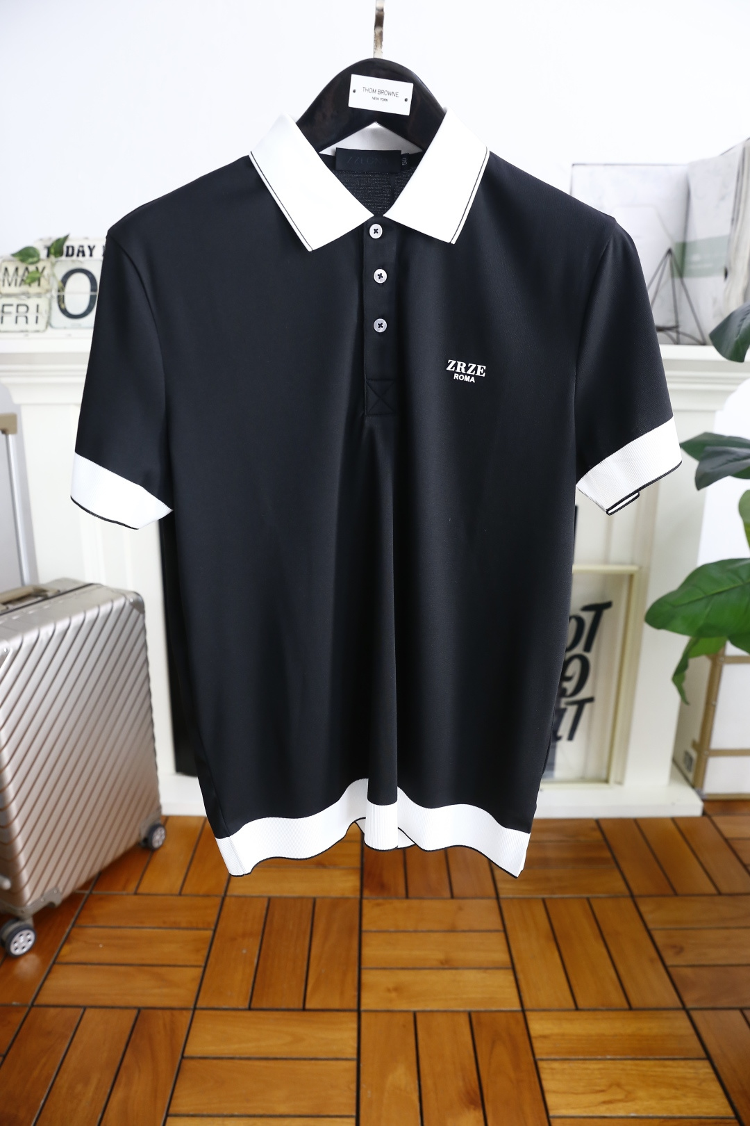NO:161534,Jenia. 2025 summer new product men's lapel short-sleeved POLO shirt luxury classic custom letter LOGO design!  Anyone can easily control it with high-end, top-quality comfortable and breathable fabric!  It is very high-end and understandable. It must be purchased!  The style and tailoring are slim styles, which are very exquisite, showing aura and highlighting the exquisiteness of business men. This is the unique feature, the right slim fit, and the upper body effect is very good!  Counter size M-3XL, shipped the next day!  ,zegna,T-shirt,alexander wang19860909杰尼亚. 2025夏季新品男士翻领短袖POLO衫奢华经典定制字母LOGO设计！任何人都可以轻松驾驭 采用高档顶级舒适透气面料！非常显档次懂货的必须入！版型剪裁属于修身款 非常精致,显气场,又会凸显商务男士的精致,这就是独到之处,恰到好处的修身,上身效果非常赞！专柜尺码M-3XL,隔天出货！,,zegna,T-shirt,alexander wang,Men's clothing