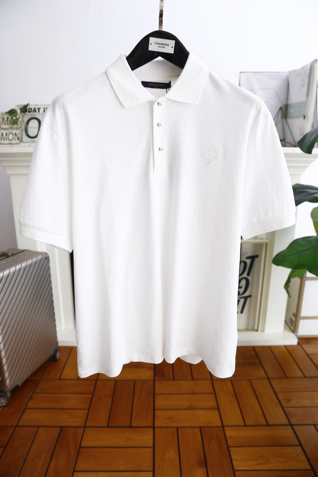 NO:160482,Louis Vuitt*n. 25 Lujia’s new summer product men’s lapel POLO shirt luxury classic brand original LOGO logo marked on the upper body to experience the youthfulness and fashion sense brought by this design!  The overall style is fashionable and trendy, using comfortable and breathable cotton fabric, soft, skin-friendly and breathable, and has a very crisp and crisp drooping feeling. The upper body is fashionable and fashionable colors, a must-have item for trendy men!  Complete three standards!  Counter size S-XL, shipped the next day!  ,,louis vuitton,louis vuitton,louis vuitton,louis vuitton,alexander wang19860909路易威*/Louis Vuitt*n. 25驴家夏季新品男士翻领POLO衫奢华经典品牌原版LOGO标识标注上身就能体会这款设计带来的年轻与时尚感！整体时尚而有潮流,采用舒适透气棉面料 柔软亲肤透气 ,又有很好的挺括 垂感 上身时尚潮流色系,潮男必备单品！三标齐全！专柜尺码S-XL,隔天出货！,,louis vuitton,louis vuitton,louis vuitton,louis vuitton,alexander wang,Men's clothing