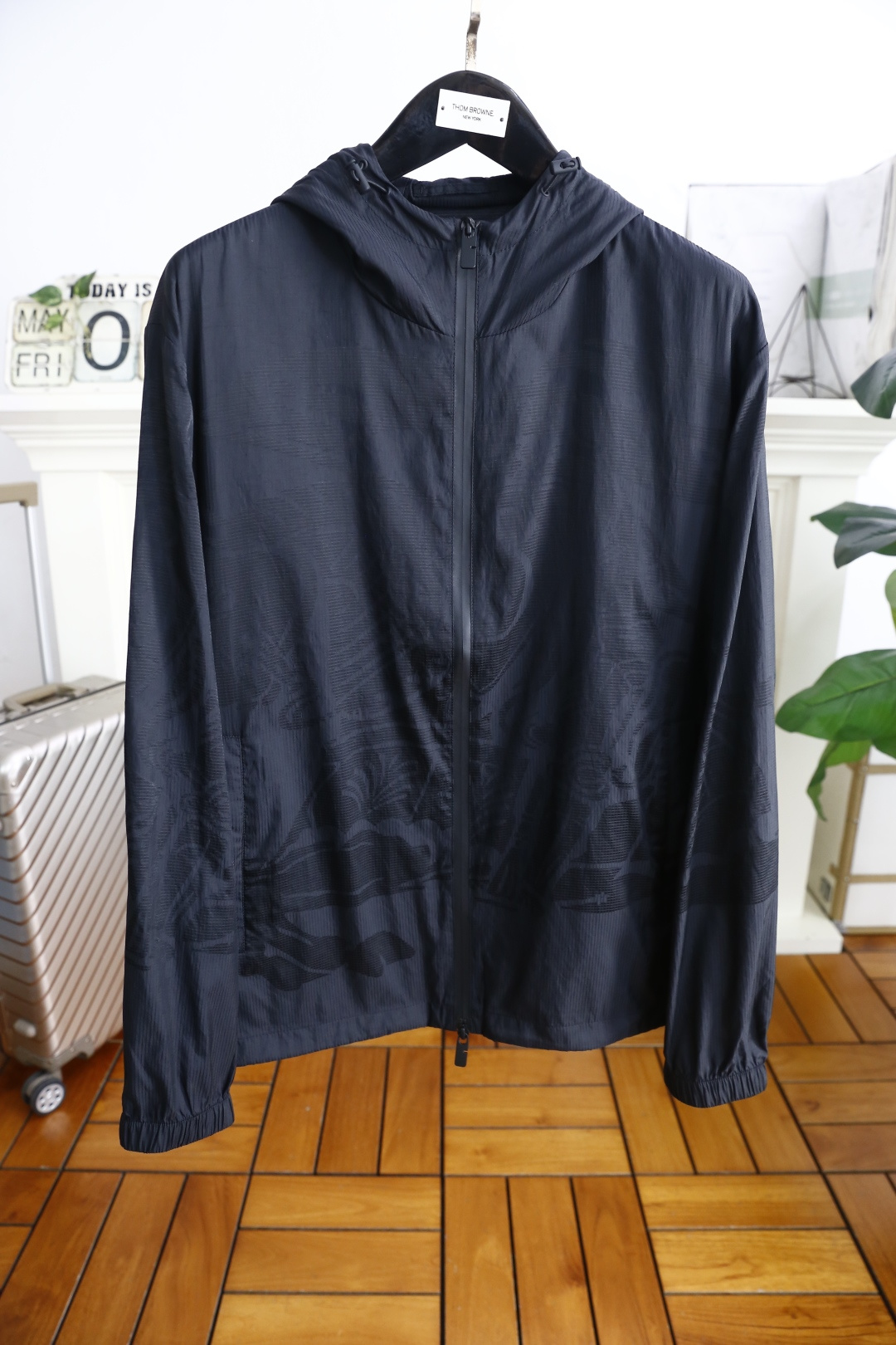 NO:161536,Burberry/Bur*erry. 2025 spring and summer new product fashion hooded sunscreen luxury classic brand Zhanma logo design high-end customization, anyone can drive easily, imported high-end top comfortable breathable quick-drying fabric, soft hand comfortable and stylish luxury fashion craft style, foreign trade company orders, produced by domestic first-line OEM factories, customized high-density fabrics, luxurious classic designs, fashion essentials!  Highly recommended to purchase!  Counter size: 48-56, shipped the next day!  ,burberry,burberry,hats,alexander wang19860909巴宝丽/Bur*erry. 2025春夏新品时尚连帽防晒衣奢华经典品牌战马logo设计高级定制 任何人都可以轻松驾驶 进口高档顶级舒适透气速干面料 手软舒适有型奢华时尚工艺款式,外贸公司订单,国内一线代工厂出品,订制高密度面料,奢华经典设计,时尚必备单品！强烈推荐购入！专柜尺码:48-56,隔天出货！,,burberry,burberry,hats,alexander wang,Men's clothing