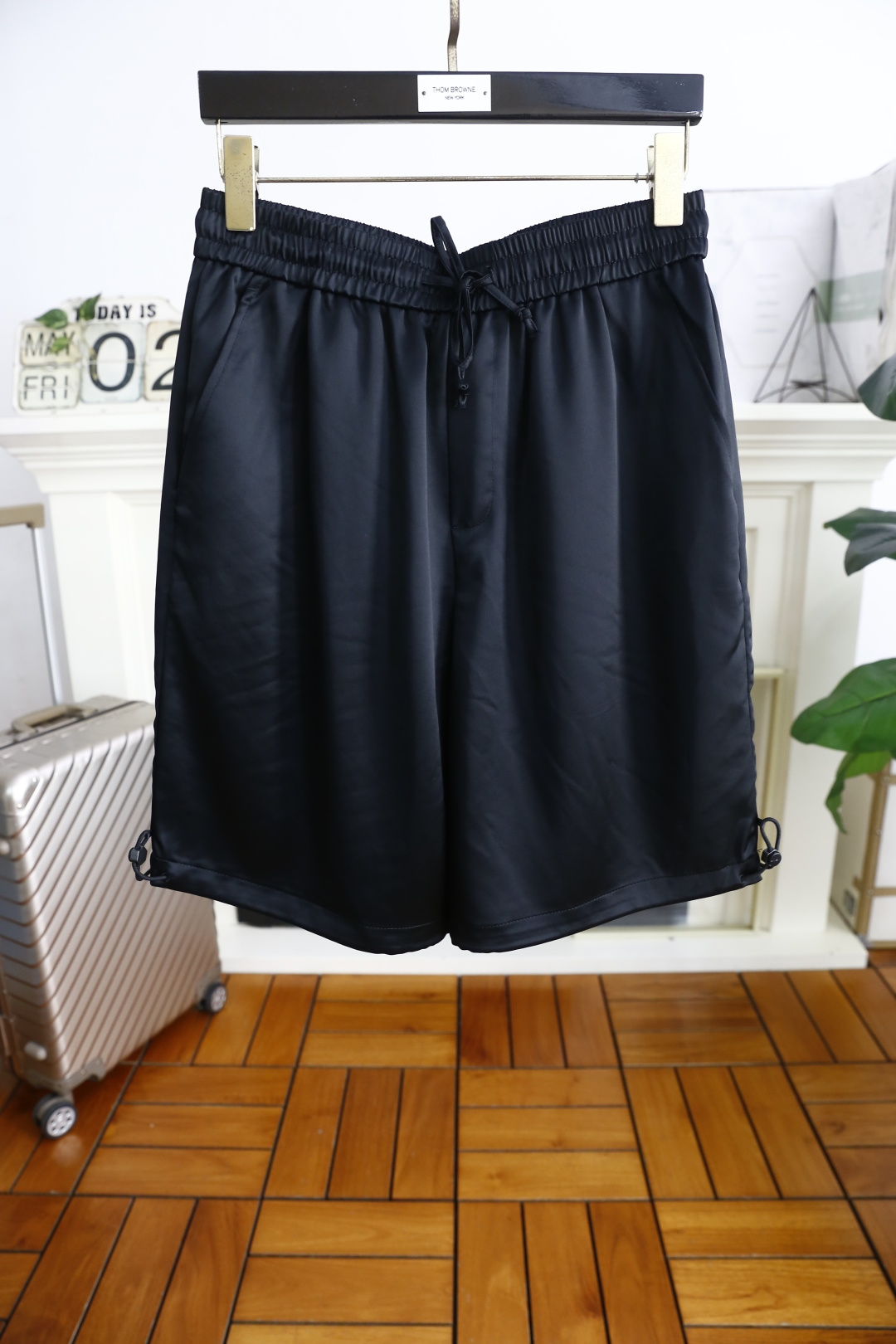 NO:160449,Jenia. 2025 summer men's new fashion casual shorts!  Classic and versatile style, no too much decoration, main fabric and style, elastic waist design!  The fabric is made of top-quality comfortable fabrics, moderate thickness, skin-friendly on the upper body, breathable, and has a good sense of crispness. Orders of the full quality!  Counter size 48-56, shipped the next day!  ,zegna,shorts,alexander wang19860909杰尼亚. 2025夏季男士新品时尚休闲短裤！经典百搭的款式 没有过多的装饰 主打面料与版型 松紧腰设计！面料采用顶级舒适面料,厚度适中,上身亲肤 透气,能有很好的挺括感 全品相的订单！专柜尺码48-56,隔天出货！,,zegna,shorts,alexander wang,Men's clothing
