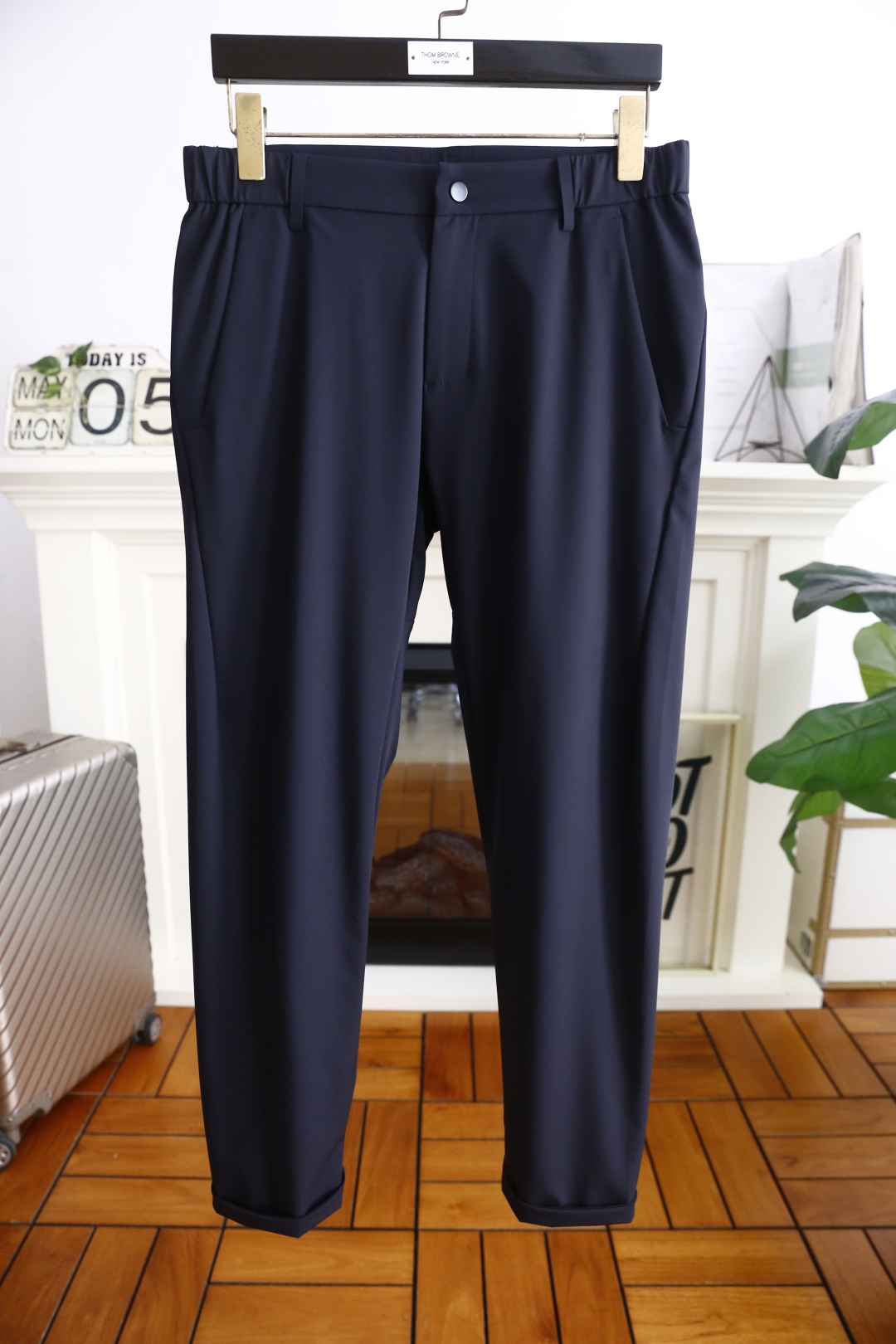 NO:161556,Archaeopteryx. 2025 summer new fashion men's thin casual trousers!  It is made of comfortable and breathable fabric, luxurious and classic elements, and the upper body is comfortable!  No sense of restraint!  The same product for overseas European counters, the upper body is fashionable and sporty, very low-key and luxurious!  The stitching of the turner is delicate and strong!  Perfect three-dimensional tailoring, highly recommend buying the product!  Counter size: S-3XL, shipped the next day!  ,arc'teryx,alexander wang19860909始祖鸟. 2025夏季新品时尚男士薄款休闲西裤！采用舒适透气面料,奢华经典元素设计 上身随意舒服！无束缚感！海外欧洲专柜同品,上身时尚运动显时尚,很低调且不失奢华品味！车工缝线细致而强悍！完美立体剪裁,强烈推荐购入货色！专柜尺码:S-3XL,隔天出货！,arc'teryx,alexander wang,Men's clothing