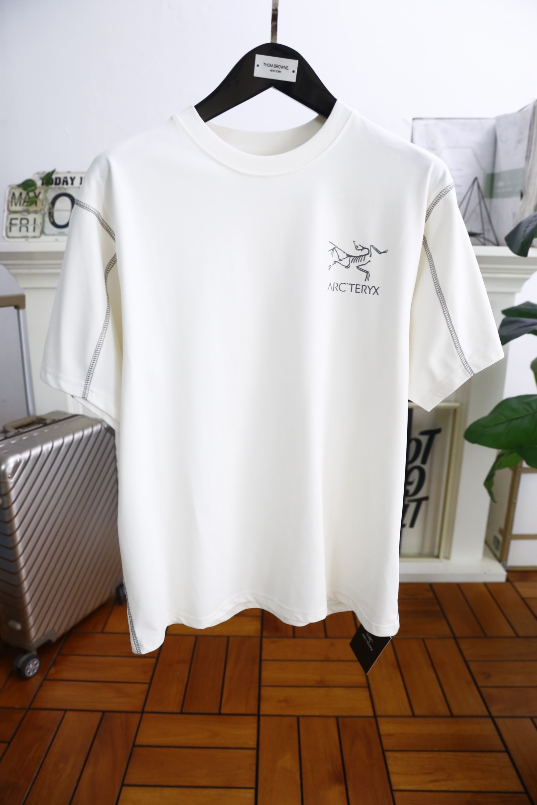 NO:161561,ARC'TERYX/Archaeoptera Bird. New in summer!  Fashionable men's round neck short-sleeved T-shirt loose fit, custom comfortable and breathable fabric high-end and refreshing!  !  Classic brand letter logo design!  The perfect combination of fashion and comfort. Choose high-quality fabrics to make it soft and comfortable, skin-friendly and breathable, and wear without any irritation!  The iconic logo highlights your personality and taste. The fabric is comfortable to wear and not easily deformed!  A must-have item for trendy men!  Complete three standards!  Size XS-L, please report your height and weight when placing an order!  Shipping the next day!  ,arc'teryx,T-shirt,tees,t-shirt,alexander wang19860909ARC'TERYX/始祖鸟. 25夏季新品！时尚男士圆领短袖T恤宽松版型,定制舒适透气面料高级清爽！！经典品牌字母logo设计！时尚与舒适的完美结合.选用优质面料材质柔软舒适,亲肤透气穿着无刺激！标志性logo彰显您的个性和品味.面料穿着舒适不易变形！潮男必备单品！三标齐全！尺码XS-L,下单请报身高体重！隔天出货！,arc'teryx,T-shirt,tees，t-shirt,alexander wang,Men's clothing