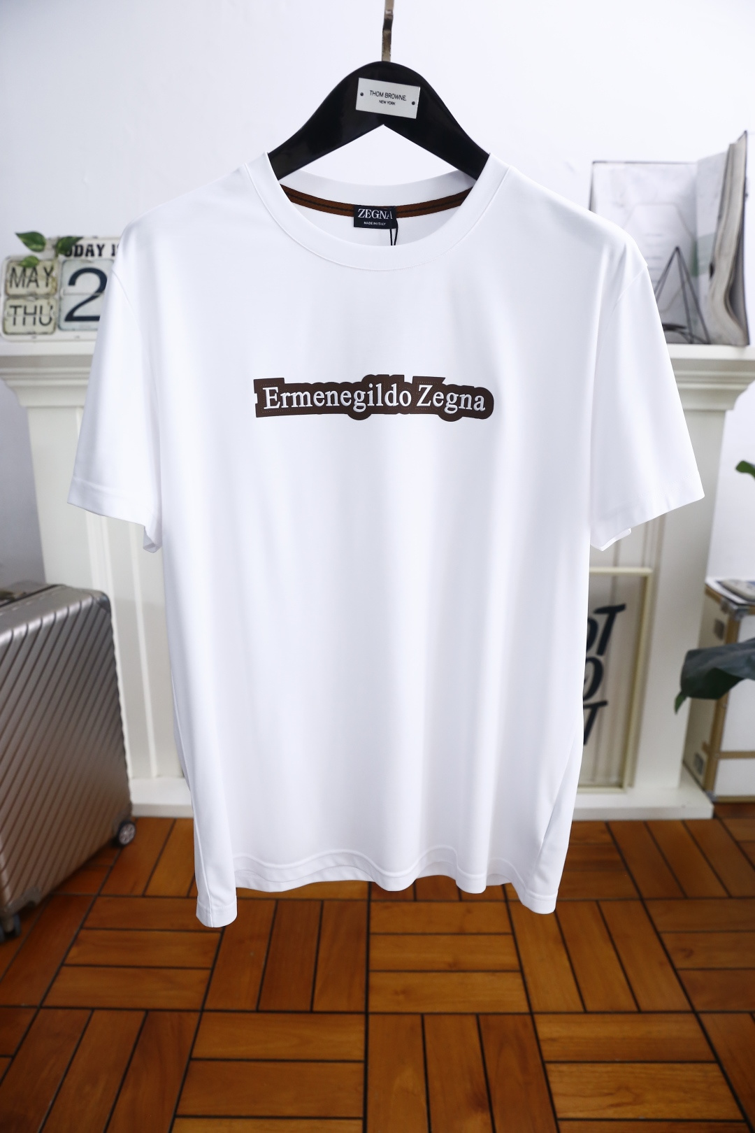 NO:410308,Zenia/Ze*na. The new summer products of men's round neck short sleeves, luxurious classic letters LOGO logo on the chest, you can appreciate the youthfulness and fashion sense brought by this design!  The overall style is fashionable and trendy, using comfortable and breathable fabric, soft, skin-friendly and breathable, and has a very crisp and crisp drooping feeling. The upper body is fashionable and fashionable, and it is a must-have item for trendy men!  Complete three standards!  Counter size M-3XL, shipped the next day!  ,zegna,T-shirt,alexander wang19860909杰尼亚/Ze*na. 夏季新品男士圆领短袖胸前奢华经典字母LOGO标识标注上身就能体会这款设计带来的年轻与时尚感！整体时尚而有潮流,采用舒适透气面料 柔软亲肤透气 ,又有很好的挺括 垂感 上身时尚潮流色系,潮男必备单品！三标齐全！专柜尺码M-3XL,隔天出货！,,zegna,T-shirt,alexander wang,Men's clothing