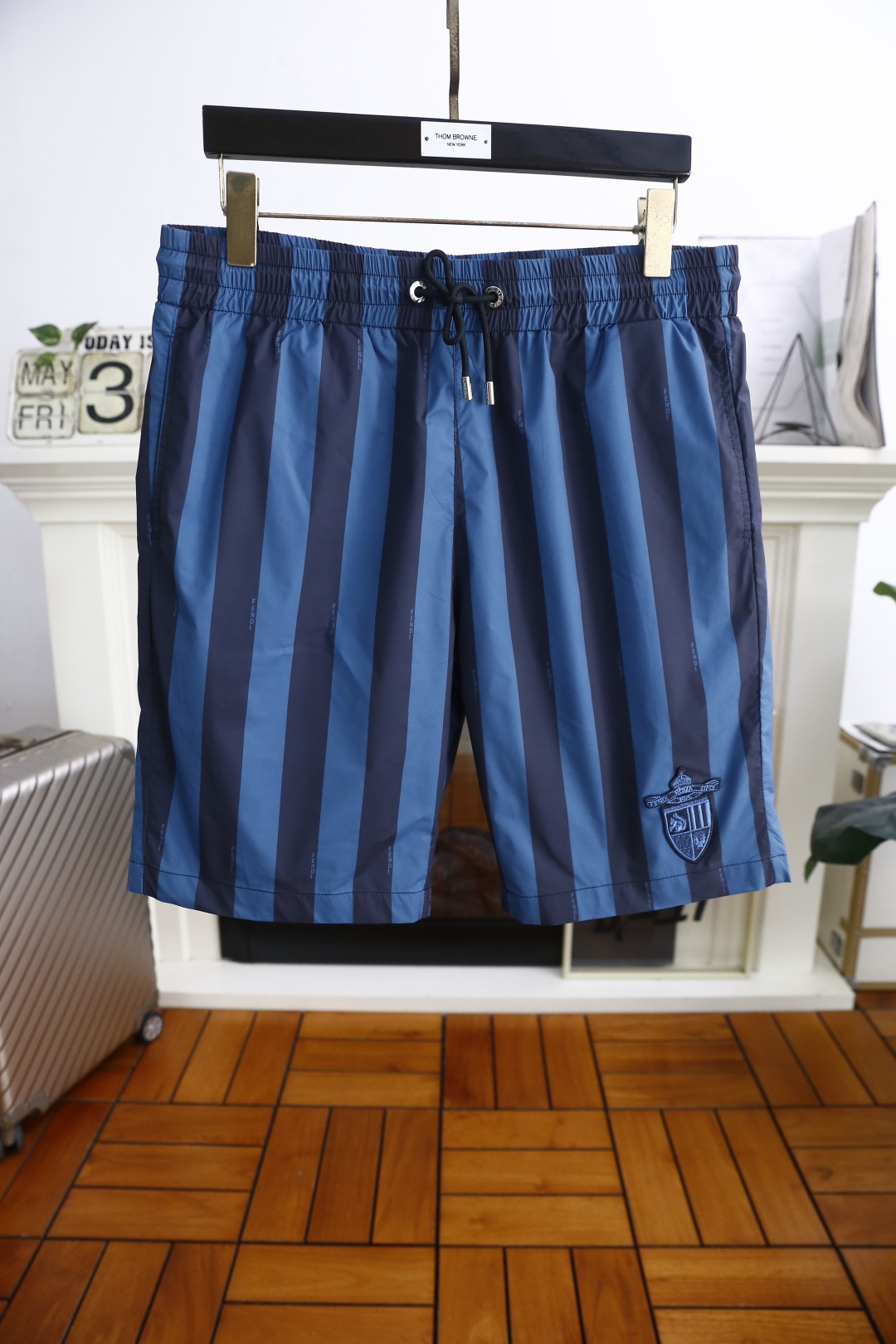 NO:415245,Fendi/Fe*di. 2025ss summer new product men's original single shorts fashionable casual beach pants luxury classic brand logo design using comfortable quick-drying fabric!  Share taste and value. It is very comfortable to wear, low-key and luxurious. It is very classy when worn. There is no need to say much about the trouser style and cutting. The upper body is exquisite and vivid. It is truly first-class and top-quality. It is a real palace-level casual shorts. The upper body is absolutely stylish and extremely luxurious. It is full of personality, atmospheric and versatile. It is a must-have when going out!  Size M-3XL, shipped the next day!  ,fendi,shorts,alexander wang19860909芬迪/Fe*di. 2025ss夏季新品男士原单短裤时尚休闲沙滩裤奢华经典品牌logo设计 采用舒适速干面料！品味与价值共享 身穿着非常舒适 低调不失奢华 穿出去非常有档次 裤型款式和裁剪亦无需多言 上身精致跃然.真正一等一顶级质料 真正殿堂级的休闲短裤 上身绝对的有型 极度奢华 个性十足,大气且百搭,出街必备！尺码M-3XL,隔天出货！,,fendi,shorts,alexander wang,Men's clothing