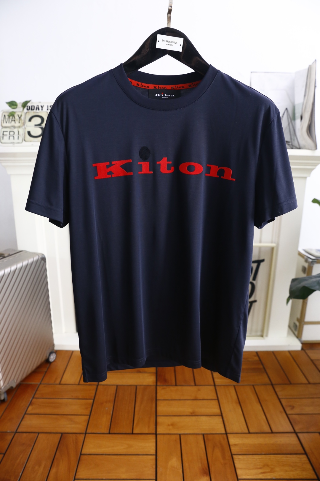 。🔅🔥kiton
2025夏季新品男士短袖👍🏼时尚经典圆领设计！胸前品牌字母LOGO搭配！高级定制百搭款