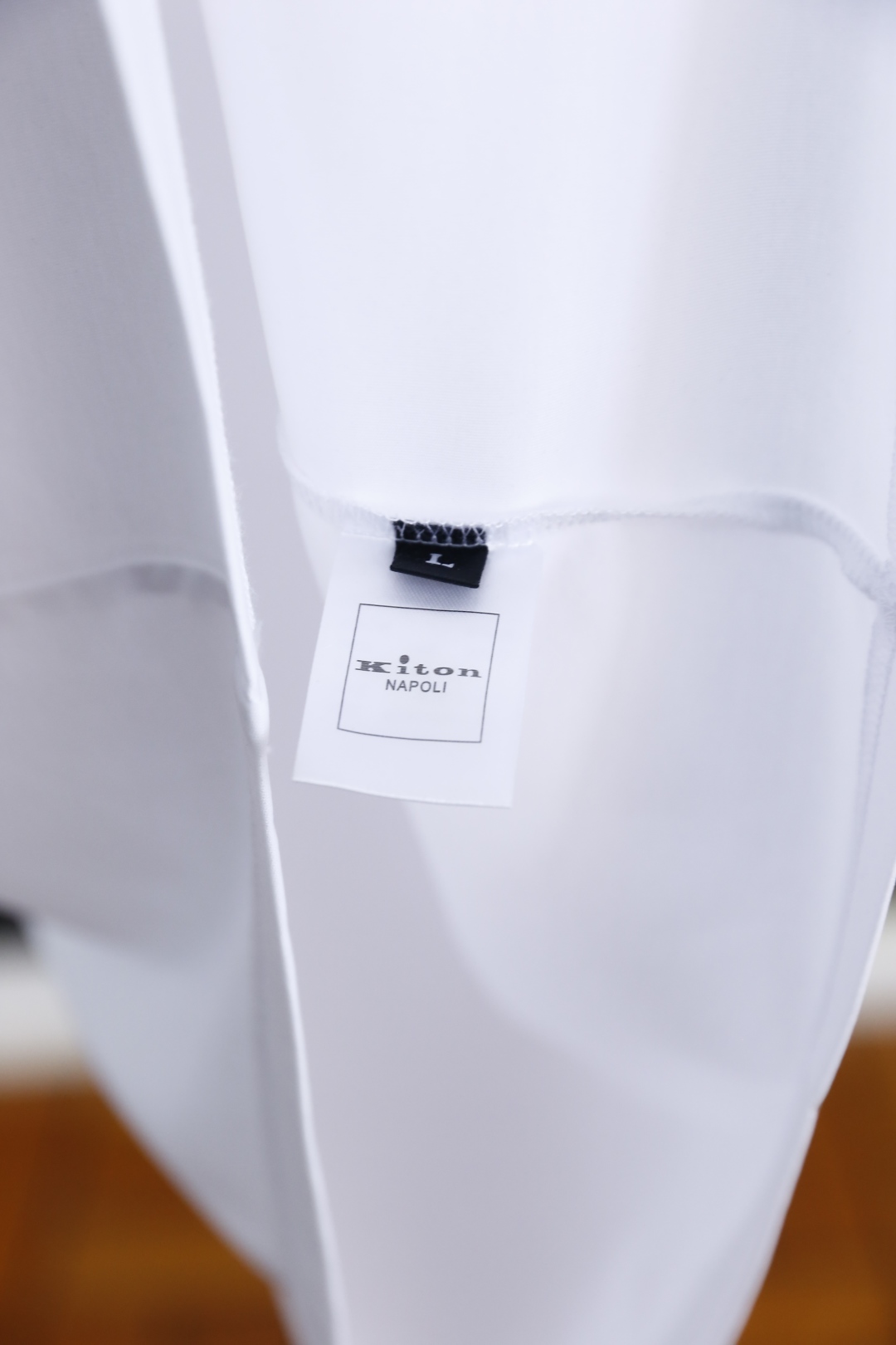 。🔅🔥kiton
2025夏季新品男士短袖👍🏼时尚经典圆领设计！胸前品牌字母LOGO搭配！高级定制百搭款