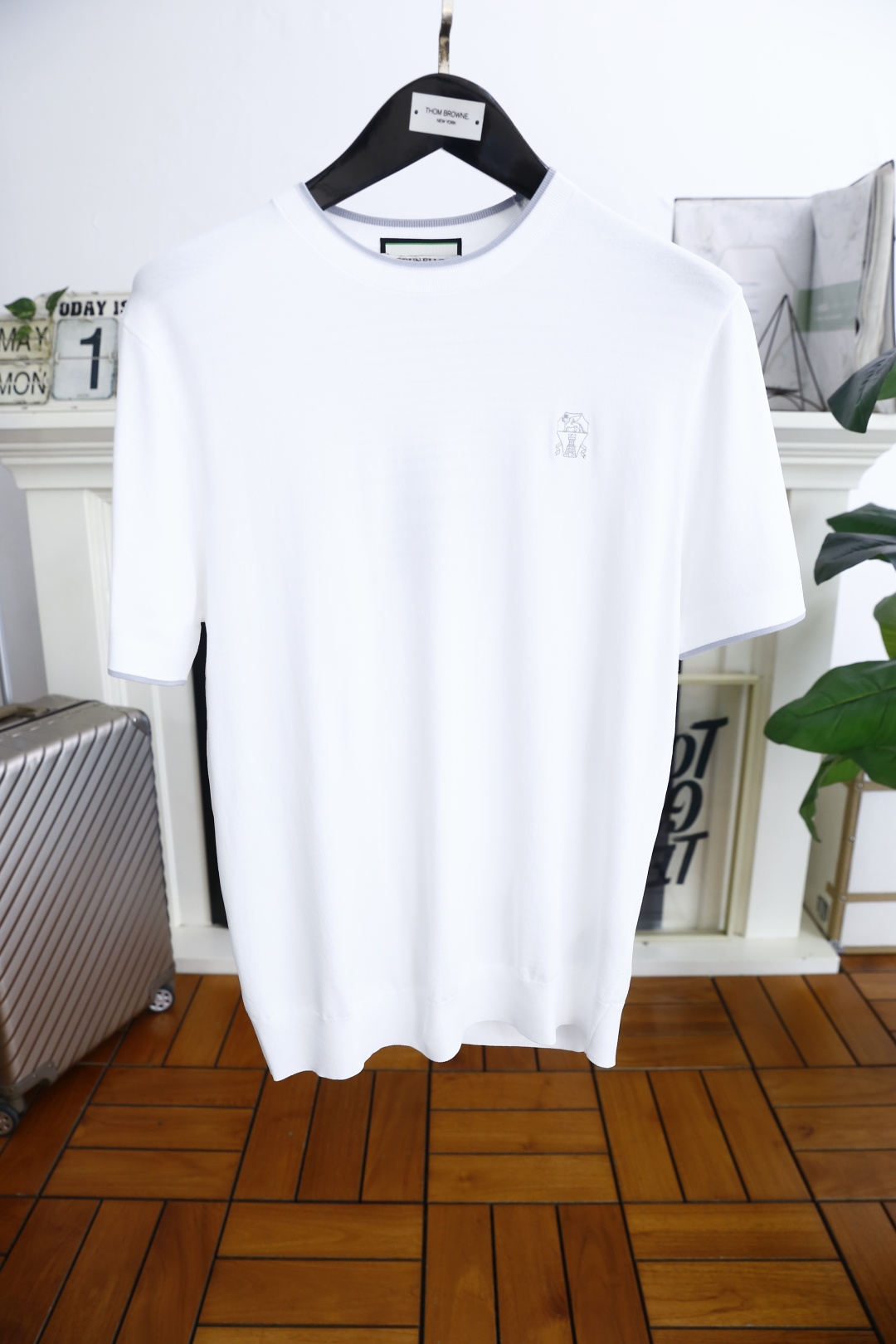 NO:453900,Brunello Cucinelli. New summer products for men's round neck short sleeves, high-end custom versatile styles that anyone can easily control. Use high-end Yilit fabrics!  Luxury classic brand element design, very high-end and must-have if you understand the goods!  The style and tailoring are slim styles, which are very exquisite, showing aura and highlighting the exquisiteness of business men. This is the unique feature, the right slim fit, and the upper body effect is very good!  Counter size M-3XL, shipped the next day!  brunello cucinelli,T-shirt,alexander wang19860909Brunello Cucinelli. 夏季新品男士圆领短袖高级定制百搭款式 任何人都可以轻松驾驭 采用高档伊力特面料！奢华经典品牌元素设计,非常显档次懂货的必须入！版型剪裁属于修身款 非常精致,显气场,又会凸显商务男士的精致,这就是独到之处,恰到好处的修身,上身效果非常赞！专柜尺码M-3XL,隔天出货！,,brunello cucinelli,T-shirt,alexander wang,Men's clothing