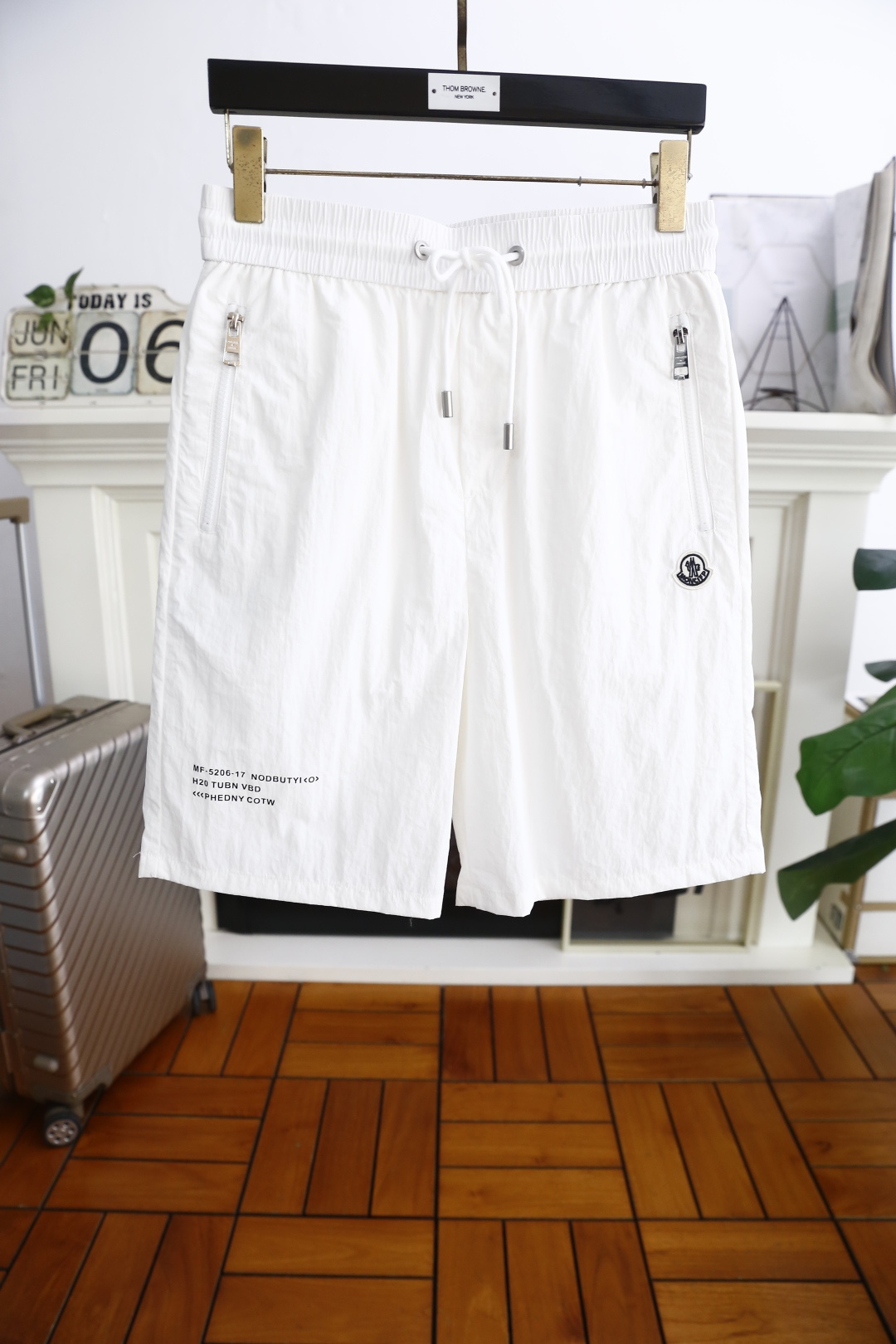 NO:452430,Mon*ler.ss Summer New Product Men's Shorts Luxury Classic Brand Custom Logo Design with Comfortable Quick-Drying Fabric!  Share taste and value. It is very comfortable to wear, low-key and luxurious. It is very classy when worn. There is no need to say much about the trouser style and cutting. The upper body is exquisite and vivid. It is truly first-class and top-quality. It is a real palace-level casual shorts. The upper body is absolutely stylish and extremely luxurious. It is full of personality, atmospheric and versatile. It is a must-have when going out!  Size 48-58, shipped the next day!  , Moncler, shorts, alexander wang19860909蒙口/Mon*ler. ss夏季新品男士短裤奢华经典品牌定制logo设计 采用舒适速干面料！品味与价值共享 身穿着非常舒适 低调不失奢华 穿出去非常有档次 裤型款式和裁剪亦无需多言 上身精致跃然.真正一等一顶级质料 真正殿堂级的休闲短裤 上身绝对的有型 极度奢华 个性十足,大气且百搭,出街必备！尺码48-58,隔天出货！,,Moncler,shorts,alexander wang,Men's clothing
