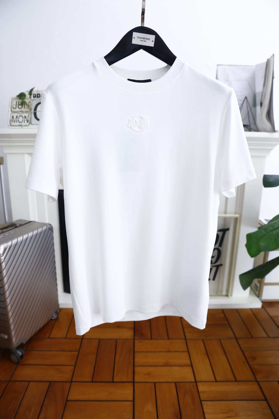 NO:450450,Jenia. 25 new summer products!  Fashionable men's round neck loose short sleeves!  Customized comfortable breathable fabrics are premium and refreshing!  !  Classic logo design on the chest!  The perfect combination of fashion and comfort. Choose high-quality fabrics to make it soft and comfortable, skin-friendly and breathable, and wear without any irritation!  The iconic logo highlights your personality and taste. The fabric is comfortable to wear and not easily deformed!  A must-have item for trendy men!  The counter size S-4XL can be worn up to 220 kilograms!  Shipping the next day!  ,zegna,T-shirt,alexander wang19860909杰尼亚. 25夏季新品！时尚男士圆领宽松短袖！定制舒适透气面料高级清爽！！胸前经典logo设计！时尚与舒适的完美结合.选用优质面料材质柔软舒适,亲肤透气穿着无刺激！标志性logo彰显您的个性和品味.面料穿着舒适不易变形！潮男必备单品！专柜尺码S-4XL,最大可以穿到220斤！隔天出货！,,zegna,T-shirt,alexander wang,Men's clothing