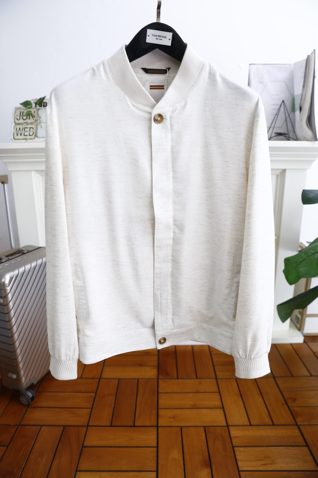 NO:446514,Jeni*/Ze*na. New summer style! Fashionable classic original single zipper jacket, luxurious classic brand elements design, perfect appearance, luxury brand LOGO design! It is a previewed popular product at the cabinet level, high-end and top-quality comfortable fabric, master-level tailoring, invincible texture, excellent skin-friendliness and exquisite craftsmanship, smooth lines, perfect match! Easy to upgrade the sense of fashion, with high recognition, excellent upper body effect, extremely exquisite workmanship, neat and meticulous routes, and can be matched for business or daily leisure! Counter Size S-4XL, shipped the next day! ,zegna,jackets & coats,alexander wang19860909杰尼*/Ze*na. 夏季新款！时尚经典原單拉链夹克奢华经典品牌元素设计品相完美如斯,奢华品牌LOGO设计！属于入柜级别,可预见性的爆款,高级顶级舒适面料,大师级剪裁,质感无敌,亲肤性极佳工艺精湛,线条流畅,完美搭配！轻松将时髦感进阶,有着高强辨识度,上身效果超赞,做工极为考究严谨,走线工整细致,商务抑或日常休闲均可搭配！专柜尺码 S-4XL,隔天出货！,,zegna,jackets & coats,alexander wang,Men's clothing