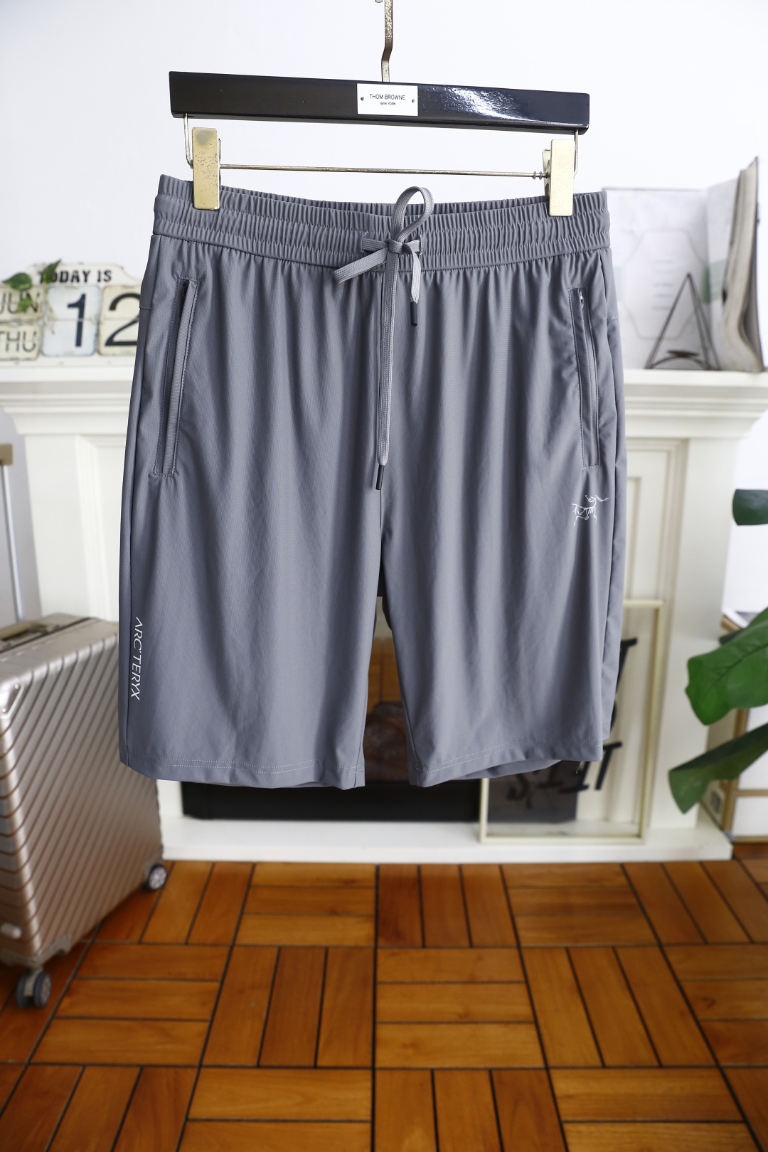 NO:427009,Archaeopt*ryx.ss Summer New Product Men's Shorts Luxury Classic Brand Logo Design with Comfortable Quick-Drying Fabric!  Share taste and value. It is very comfortable to wear, low-key and luxurious. It is very classy when worn. There is no need to say much about the pants style and cutting. The upper body is exquisite and vivid. It is truly first-class and top-quality. The real palace-level casual shorts. The upper body is absolutely stylish and extremely luxurious. It is full of personality, atmospheric and versatile. It is a must-have when going out!  Size S-4XL, shipped the next day!  ,arc'teryx,shorts,alexander wang19860909始祖鸟/archaeopt*ryx. ss夏季新品男士短裤奢华经典品牌logo设计 采用舒适速干面料！品味与价值共享 身穿着非常舒适 低调不失奢华 穿出去非常有档次 裤型款式和裁剪亦无需多言 上身精致跃然.真正一等一顶级质料 真正殿堂级的休闲短裤 上身绝对的有型 极度奢华 个性十足,大气且百搭,出街必备！尺码S-4XL,隔天出货！,arc'teryx,shorts,alexander wang,Men's clothing