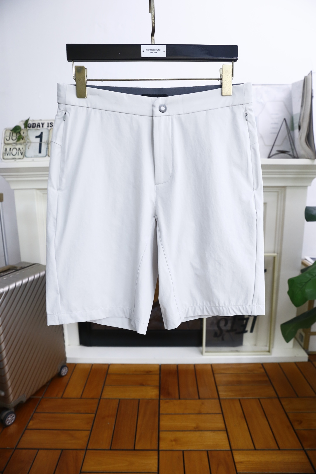 NO:427013,Archaeopteryx. New summer fashion casual shorts for men!  The overall simple design, classic and versatile style, without too much decoration, the main fabric and style!  Luxury custom letter LOGO as the highlight of details. The fabric is made of top-quality comfortable fabrics, moderate thickness, skin-friendly on the upper body, breathable, and has a good sense of crispness. Orders of the full quality!  Counter size S-4XL, shipped the next day!  ,arc'teryx,shorts,alexander wang19860909始祖鸟. 夏季新品男士时尚休闲短裤！整体简约的设计,经典百搭的款式 没有过多的装饰 主打面料与版型！奢华定制字母LOGO作为细节亮点 面料采用顶级舒适面料,厚度适中,上身亲肤 透气,能有很好的挺括感 全品相的订单！专柜尺码S-4XL,隔天出货！,arc'teryx,shorts,alexander wang,Men's clothing