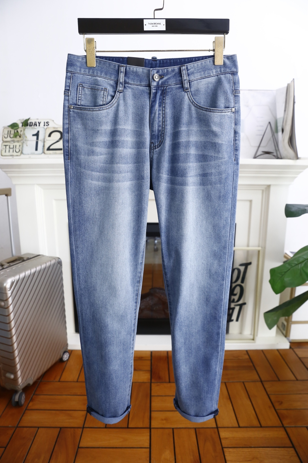 NO:442993,Kavali. New products for summer 2025!  Fashionable men's summer thin jeans are made of customer-supplied wash stretch jeans!  Luxurious classic custom letter LOGO design!  Fashion trends have therefore become one of the biggest selling points and are extremely cost-effective. There is no confusion or trouble of color conflict. Such a rich high-end jeans are absolutely fashionable, casual and versatile!  A must-have for trendy men!  Counter size 29-38, no 35/37!  Shipping the next day!  , jeans,alexander wang19860909卡瓦丽. 2025夏季新品！时尚男士夏季薄款牛仔裤采用客供水洗弹力牛仔裤！奢华经典定制字母LOGO设计！时尚潮流因此已成为最大卖点之一而性价比又极高,没有颜色冲突的困惑或困扰,这么一款丰富内练高端牛仔裤,绝对时尚休闲百搭款！潮男必备！专柜尺码29-38,没35/37！隔天出货！,,jeans,alexander wang,Men's clothing