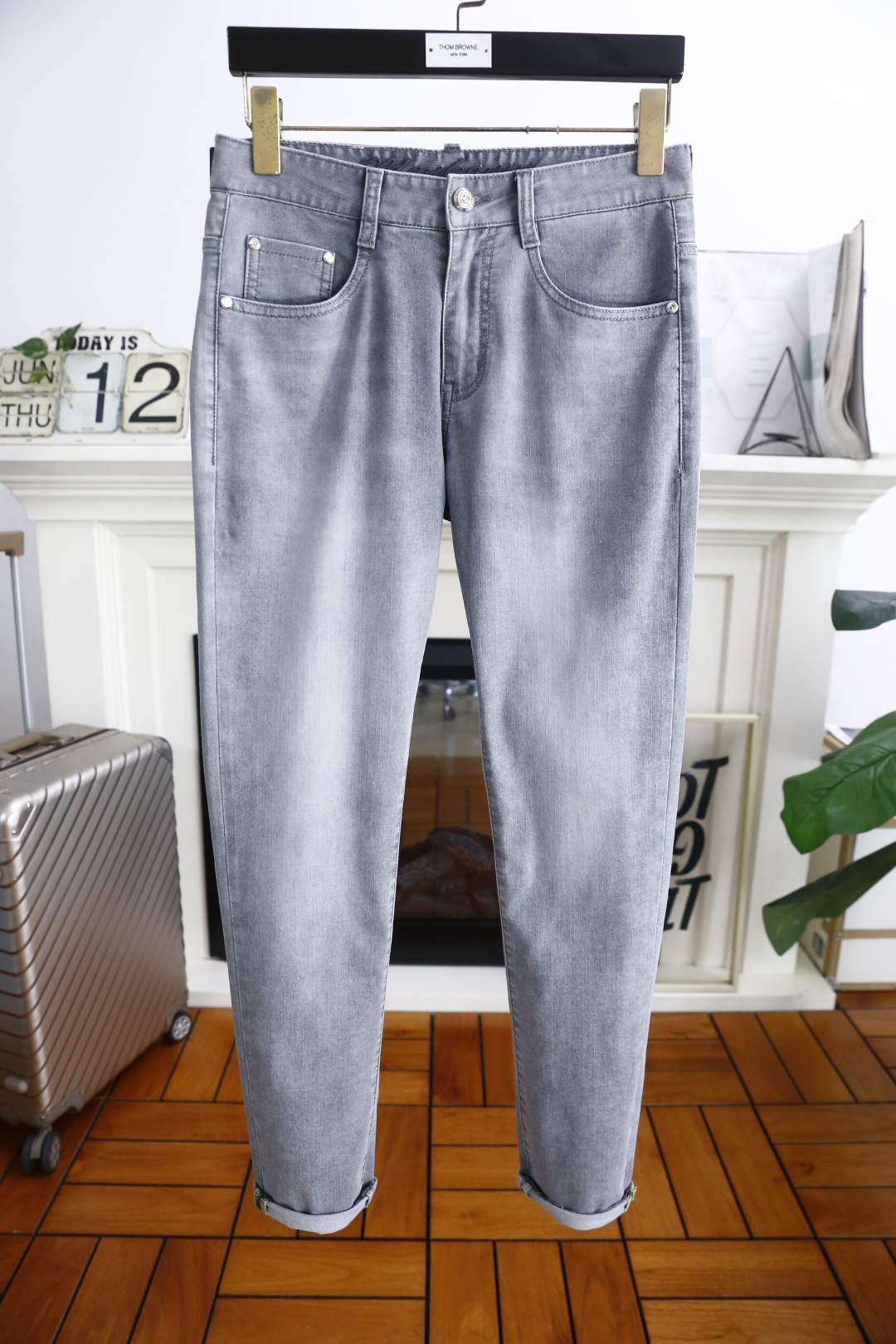 NO:443001,Banshee. New product for summer 2025!  Fashionable men's summer thin jeans are made of customer-supplied wash stretch jeans!  Luxurious classic custom LOGO design!  Fashion trends have therefore become one of the biggest selling points and are extremely cost-effective. There is no confusion or trouble of color conflict. Such a rich high-end jeans are absolutely fashionable, casual and versatile!  A must-have for trendy men!  Counter size 29-38, no 35/37!  Shipping the next day!  , Moncler, jeans, alexander wang19860909蒙口. 2025夏季新品！时尚男士夏季薄款牛仔裤采用客供水洗弹力牛仔裤！奢华经典定制LOGO设计！时尚潮流因此已成为最大卖点之一而性价比又极高,没有颜色冲突的困惑或困扰,这么一款丰富内练高端牛仔裤,绝对时尚休闲百搭款！潮男必备！专柜尺码29-38,没35/37！隔天出货！,,Moncler,jeans,alexander wang,Men's clothing