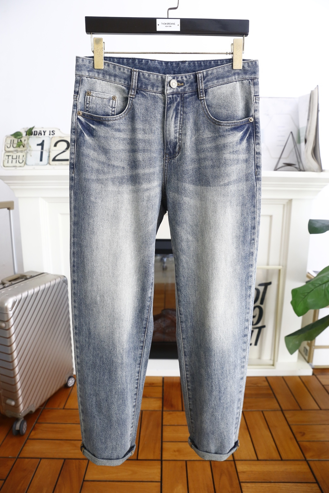 NO:427054,Dolce & Gabbana. New in summer!  Fashionable men's summer thin jeans are made of customer-supplied wash stretch jeans!  Overseas version of luxury classic custom LOGO design!  Fashion trends have therefore become one of the biggest selling points and are extremely cost-effective. There is no confusion or trouble of color conflict. Such a rich high-end jeans are absolutely fashionable, casual and versatile!  A must-have for trendy men!  Counter size 29-38, no 35/37!  Shipping the next day!  ,Dolce & Gabbana,jeans,alexander wang19860909杜嘉班纳. 夏季新品！时尚男士夏季薄款牛仔裤采用客供水洗弹力牛仔裤！海外版本奢华经典定制LOGO设计！时尚潮流因此已成为最大卖点之一而性价比又极高,没有颜色冲突的困惑或困扰,这么一款丰富内练高端牛仔裤,绝对时尚休闲百搭款！潮男必备！专柜尺码29-38,没35/37！隔天出货！,,Dolce&Gabbana,jeans,alexander wang,Men's clothing