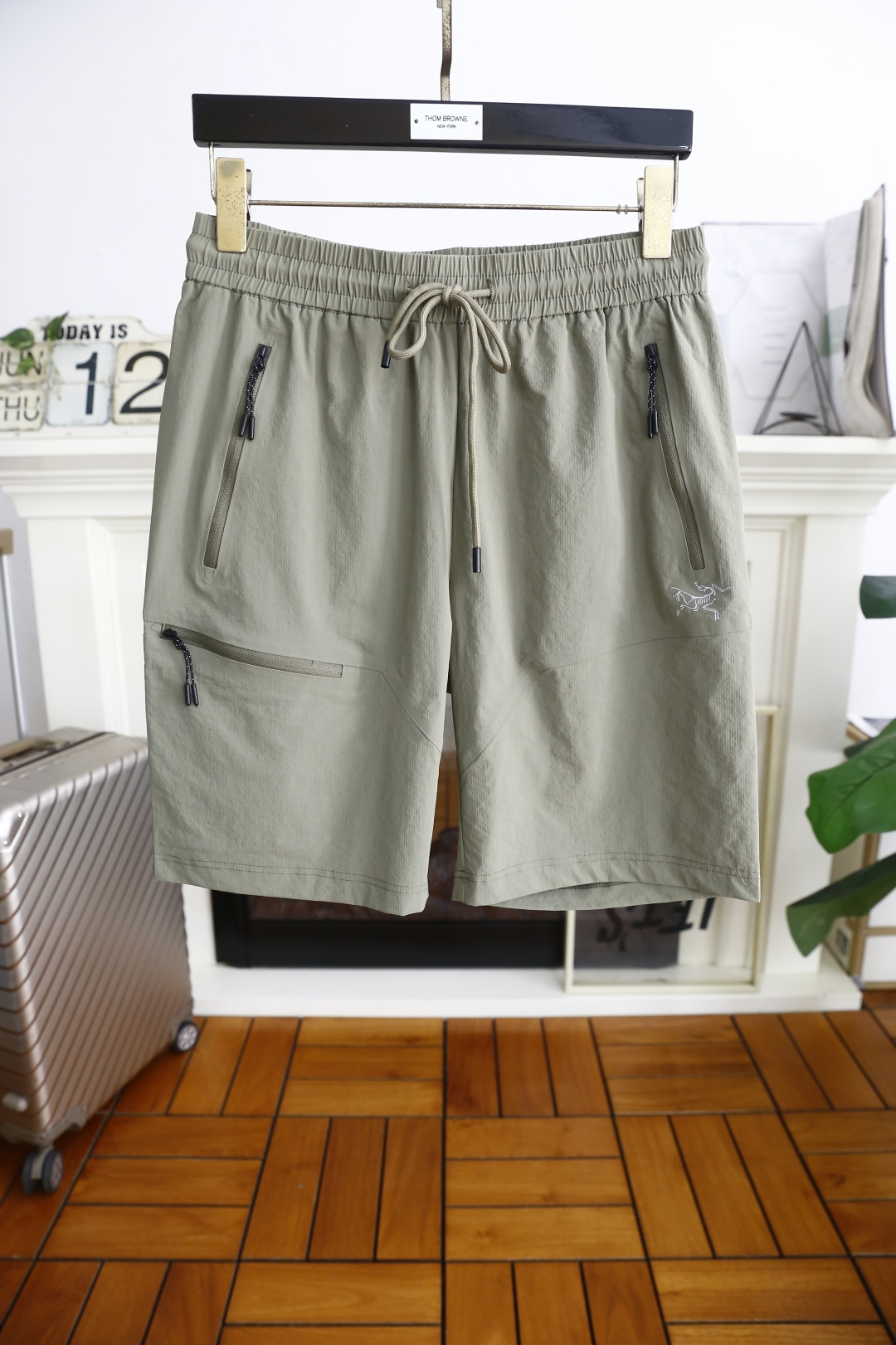 NO:427063,Archaeopt*ryx.ss Summer New Product Men's Shorts Luxury Classic Brand Logo Design with Comfortable Quick-Drying Fabric!  Share taste and value. It is very comfortable to wear, low-key and luxurious. It is very classy when worn. There is no need to say much about the trouser style and cutting. The upper body is exquisite and vivid. It is truly first-class and top-quality. It is a real palace-level casual shorts. The upper body is absolutely stylish and extremely luxurious. It is full of personality, atmospheric and versatile. It is a must-have when going out!  Size L-5XL, shipped the next day!  ,arc'teryx,shorts,alexander wang19860909始祖鸟/archaeopt*ryx. ss夏季新品男士短裤奢华经典品牌logo设计 采用舒适速干面料！品味与价值共享 身穿着非常舒适 低调不失奢华 穿出去非常有档次 裤型款式和裁剪亦无需多言 上身精致跃然.真正一等一顶级质料 真正殿堂级的休闲短裤 上身绝对的有型 极度奢华 个性十足,大气且百搭,出街必备！尺码L-5XL,隔天出货！,arc'teryx,shorts,alexander wang,Men's clothing