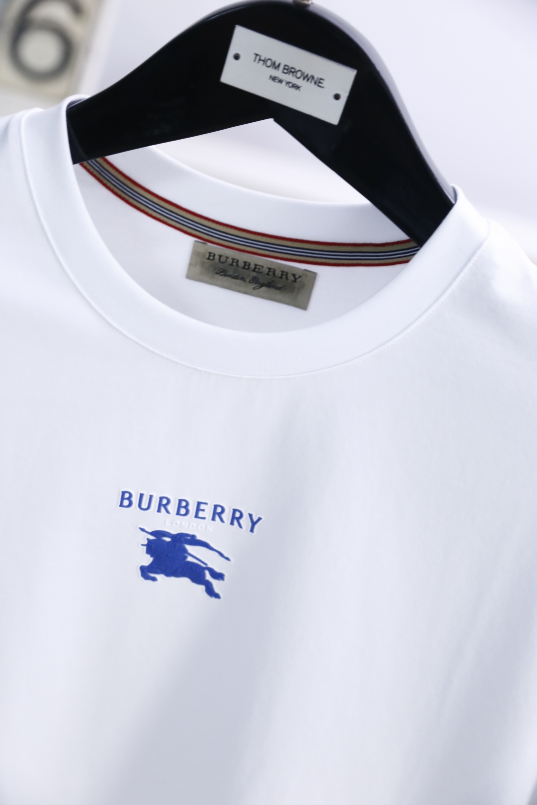 🔥巴宝丽/Burbe*ry.
25Bur夏季新品男士圆领短袖🍃市场最高版本🔝胸前品牌战马字母LOGO标识
