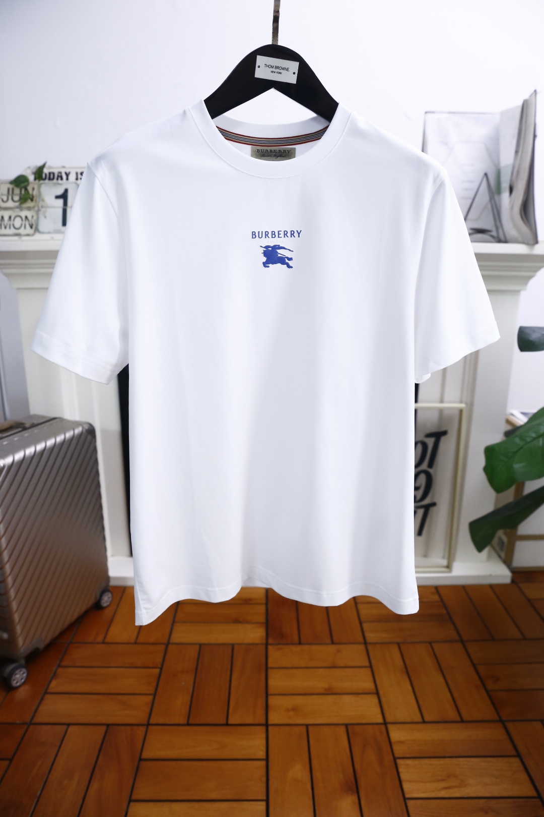 🔥巴宝丽/Burbe*ry.
25Bur夏季新品男士圆领短袖🍃市场最高版本🔝胸前品牌战马字母LOGO标识
