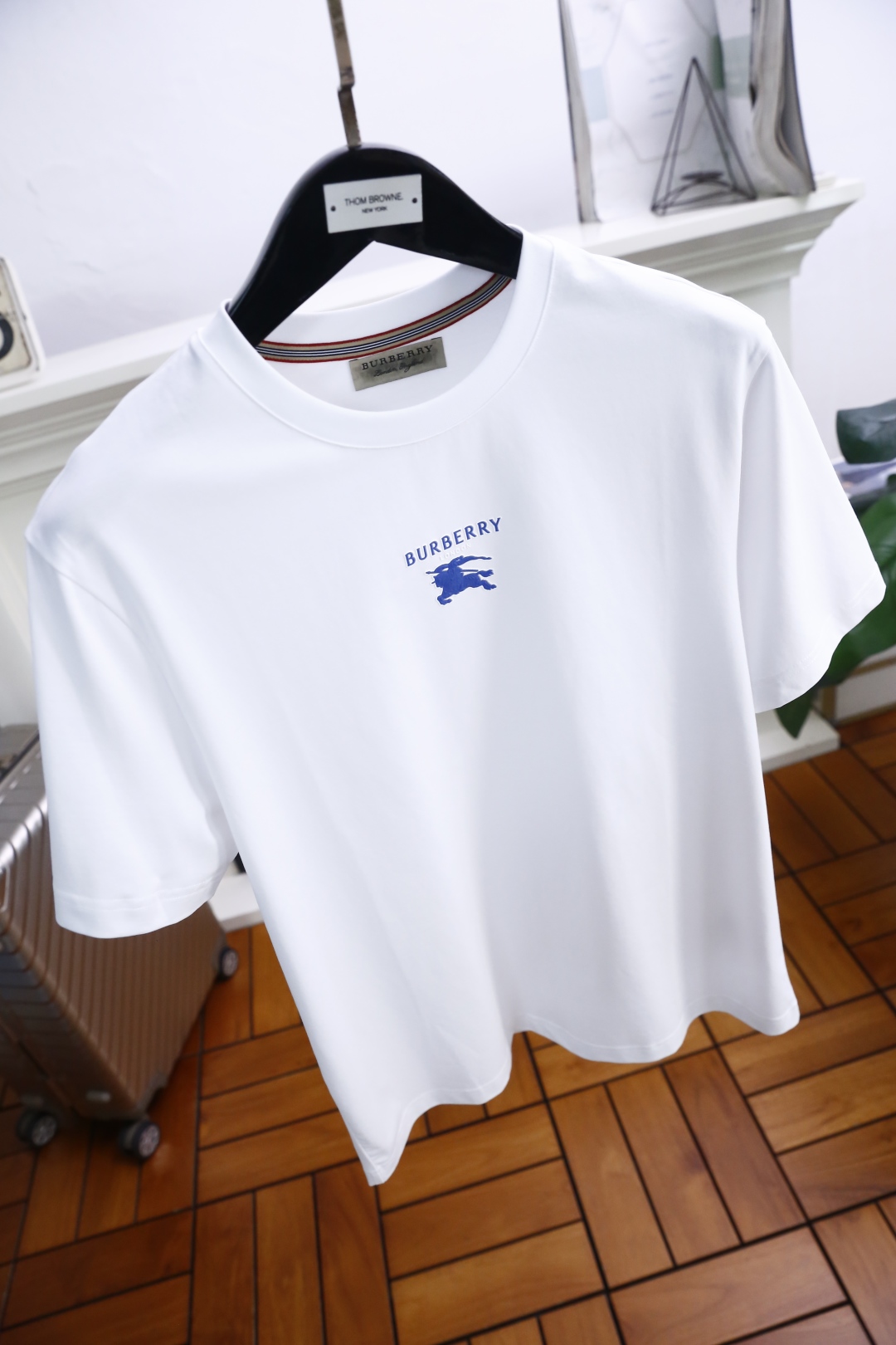 🔥巴宝丽/Burbe*ry.
25Bur夏季新品男士圆领短袖🍃市场最高版本🔝胸前品牌战马字母LOGO标识