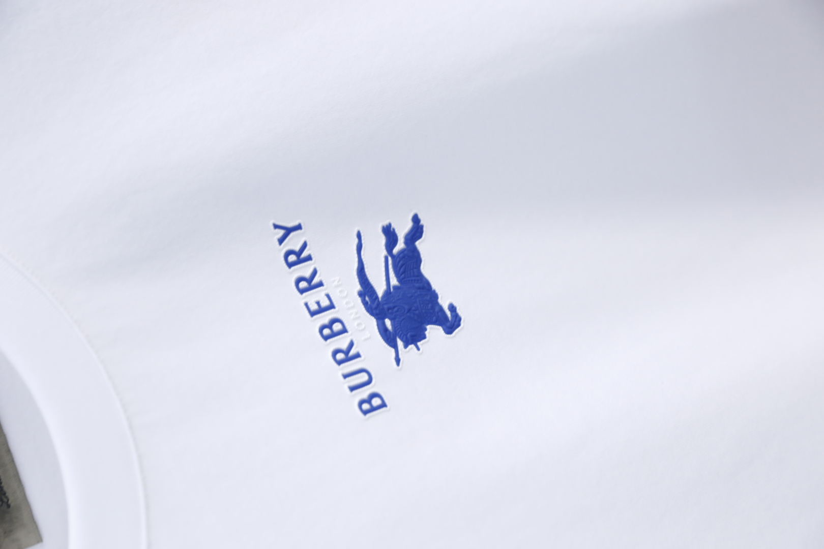 🔥巴宝丽/Burbe*ry.
25Bur夏季新品男士圆领短袖🍃市场最高版本🔝胸前品牌战马字母LOGO标识