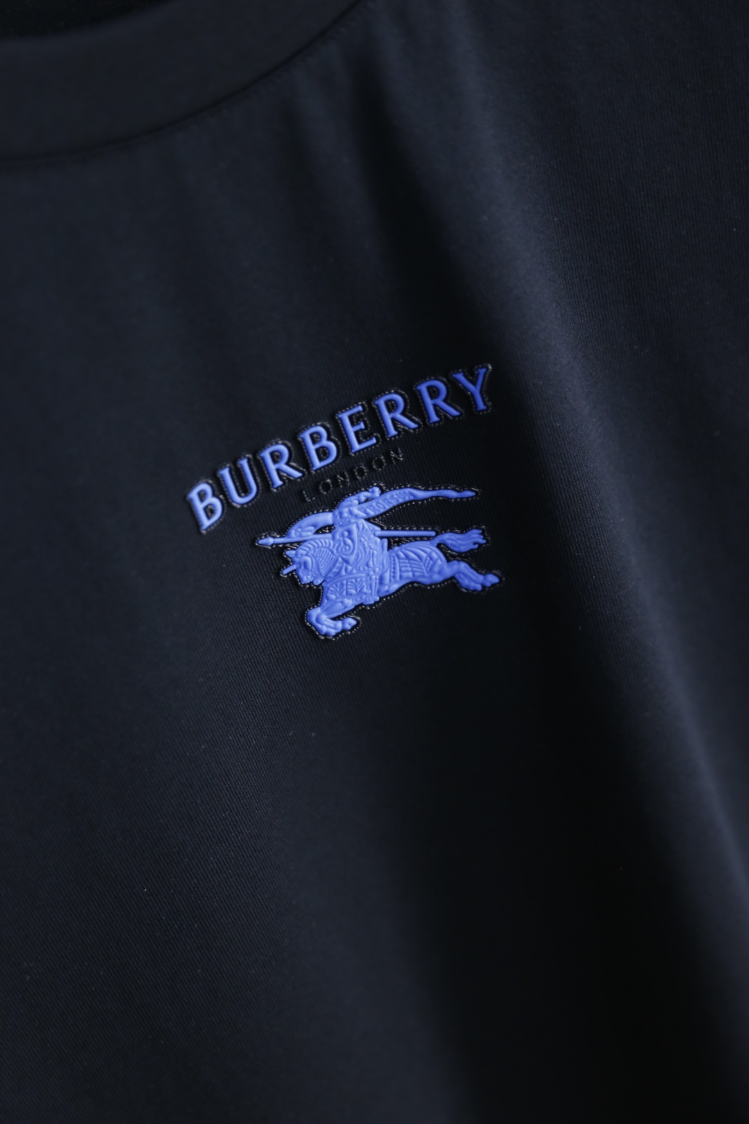 🔥巴宝丽/Burbe*ry.
25Bur夏季新品男士圆领短袖🍃市场最高版本🔝胸前品牌战马字母LOGO标识