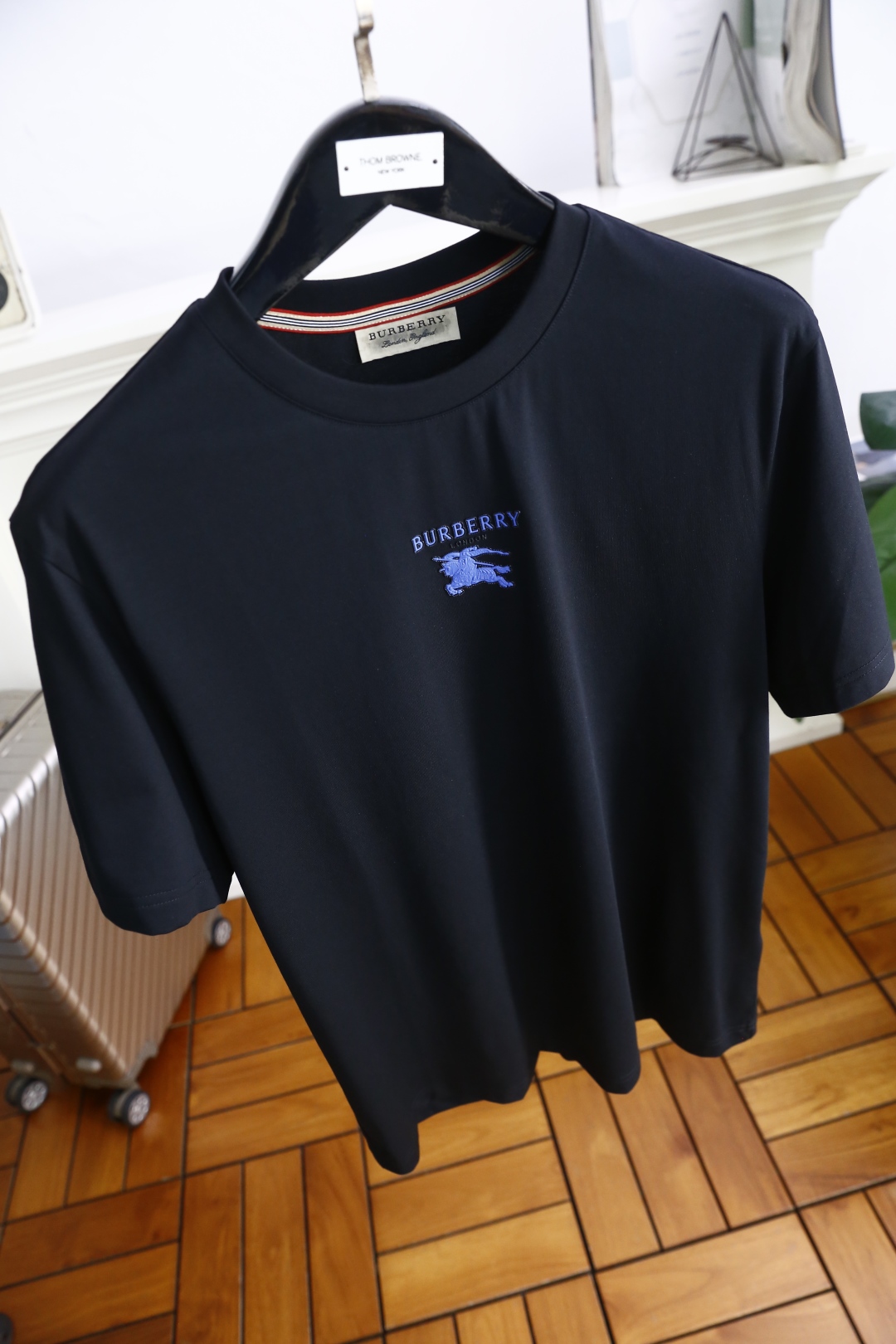 🔥巴宝丽/Burbe*ry.
25Bur夏季新品男士圆领短袖🍃市场最高版本🔝胸前品牌战马字母LOGO标识