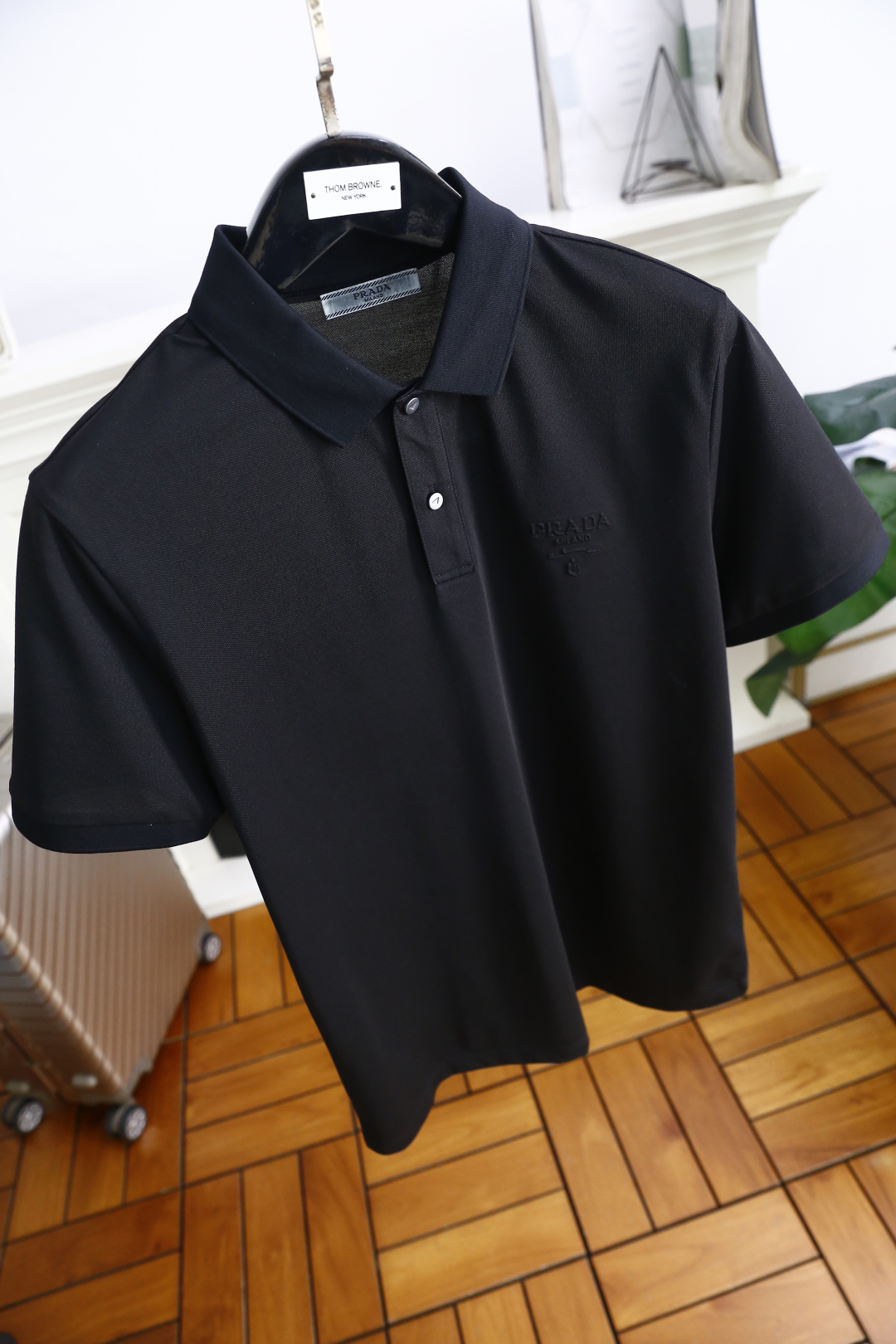 🔥普拉*/Pr*da.
2025夏季新品！经典时尚翻领Polo短袖👍🏻时尚单品设计，更加时尚舒适，高标准