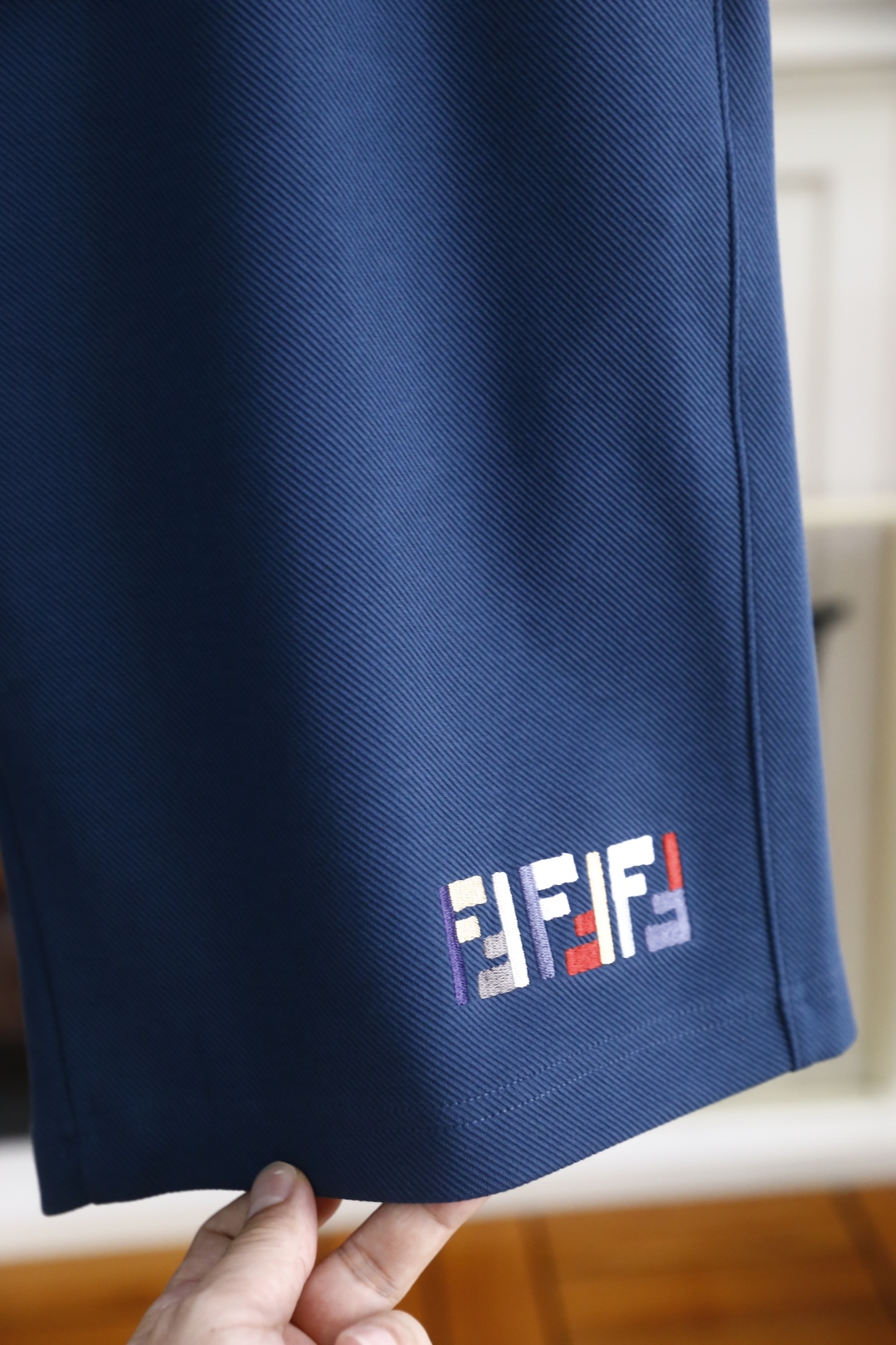 🔥芬迪/Fe*di.
2025夏季新品！时尚原單男士百搭松紧腰短裤🩳采用舒适面料亲肤感极佳🍃奢华经典品牌
