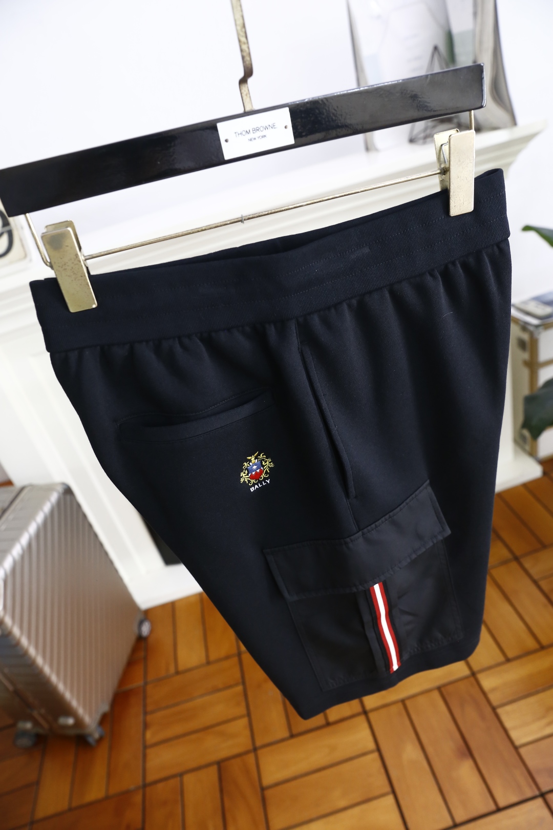 🔥巴利.
2025夏季新品时尚休闲短裤！采用舒适面料亲肤感极佳 简约休闲款式打造休闲与个性兼备的时髦单品