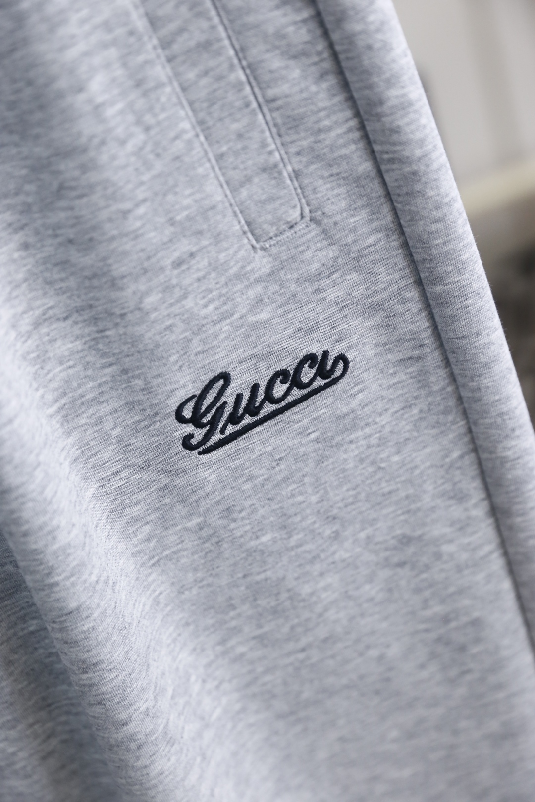 🔥古驰/Gu*ci.
25夏季新品时尚男士休闲裤！采用进口舒适透气面料，奢华品牌经典原版字母LOGO设计
