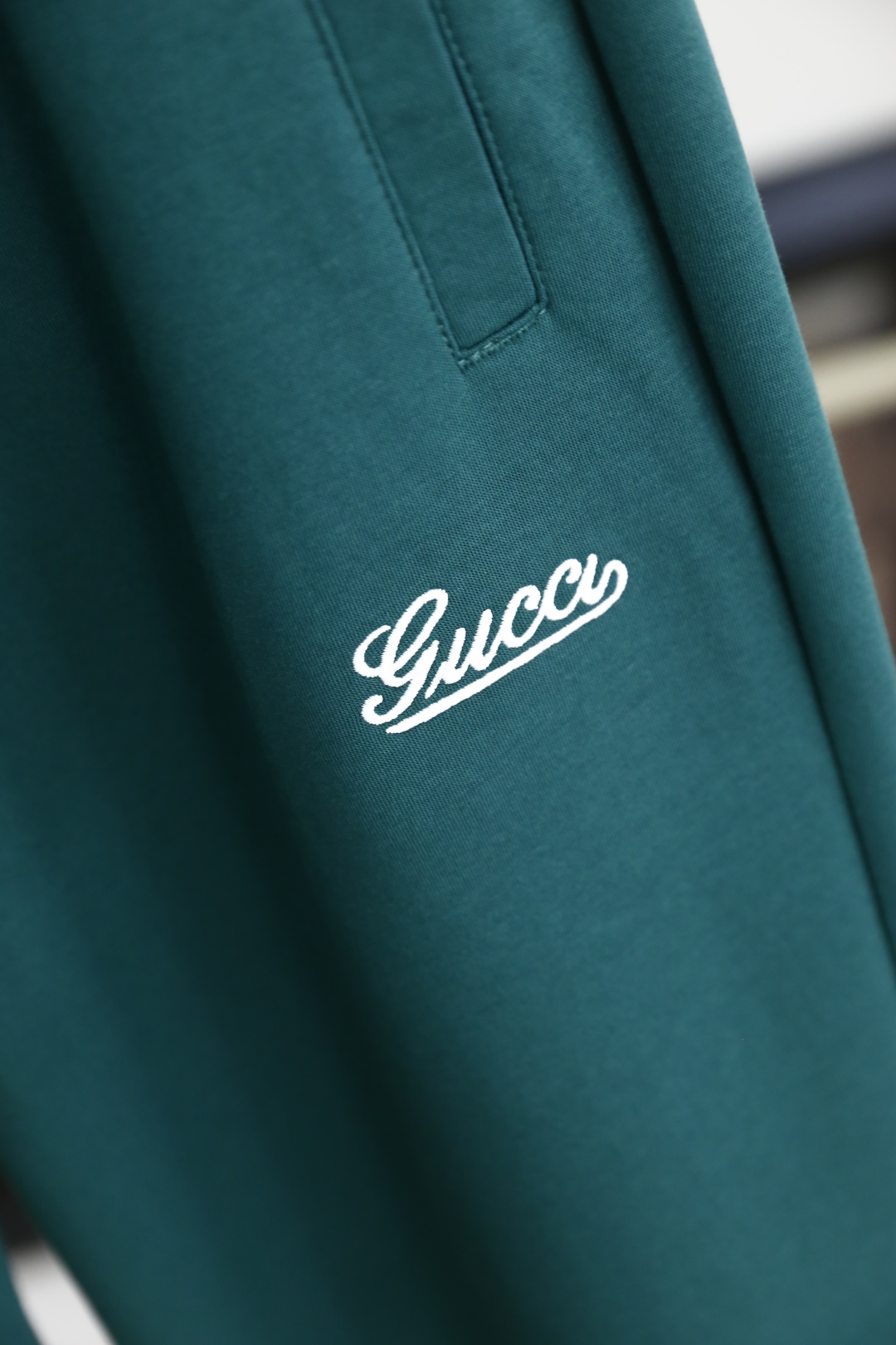 🔥古驰/Gu*ci.
25夏季新品时尚男士休闲裤！采用进口舒适透气面料，奢华品牌经典原版字母LOGO设计