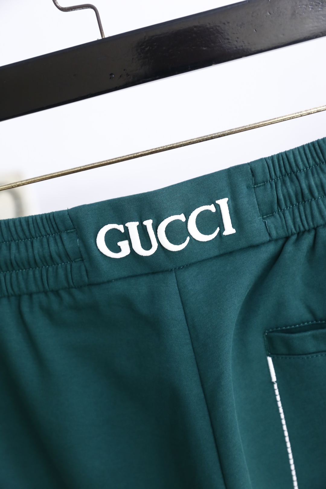 🔥古驰/Gu*ci.
25夏季新品时尚男士休闲裤！采用进口舒适透气面料，奢华品牌经典原版字母LOGO设计