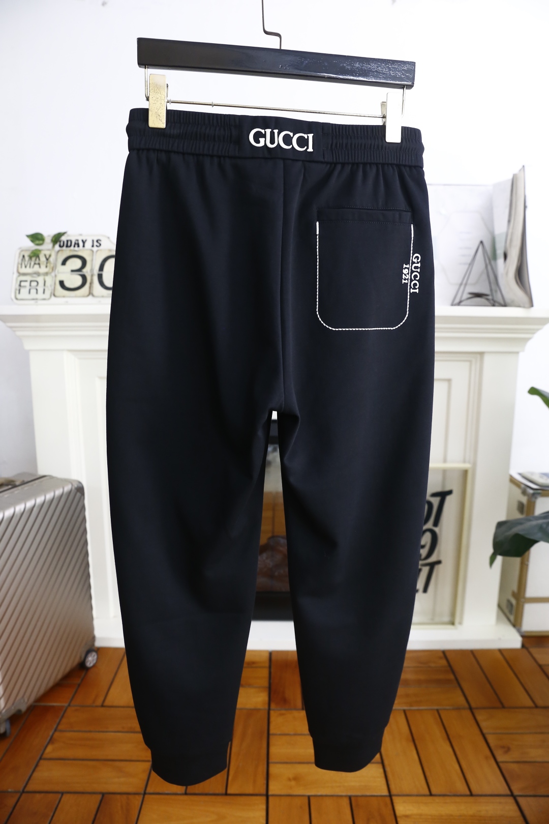 🔥古驰/Gu*ci.
25夏季新品时尚男士休闲裤！采用进口舒适透气面料，奢华品牌经典原版字母LOGO设计
