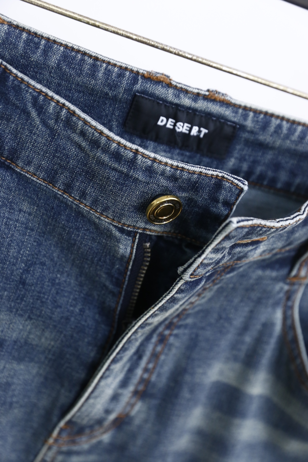 🔥芬迪/Fe*di.
2025夏季新品！时尚男士夏季薄款牛仔裤👖采用客供水洗弹力牛仔裤！海外版本😎奢华经