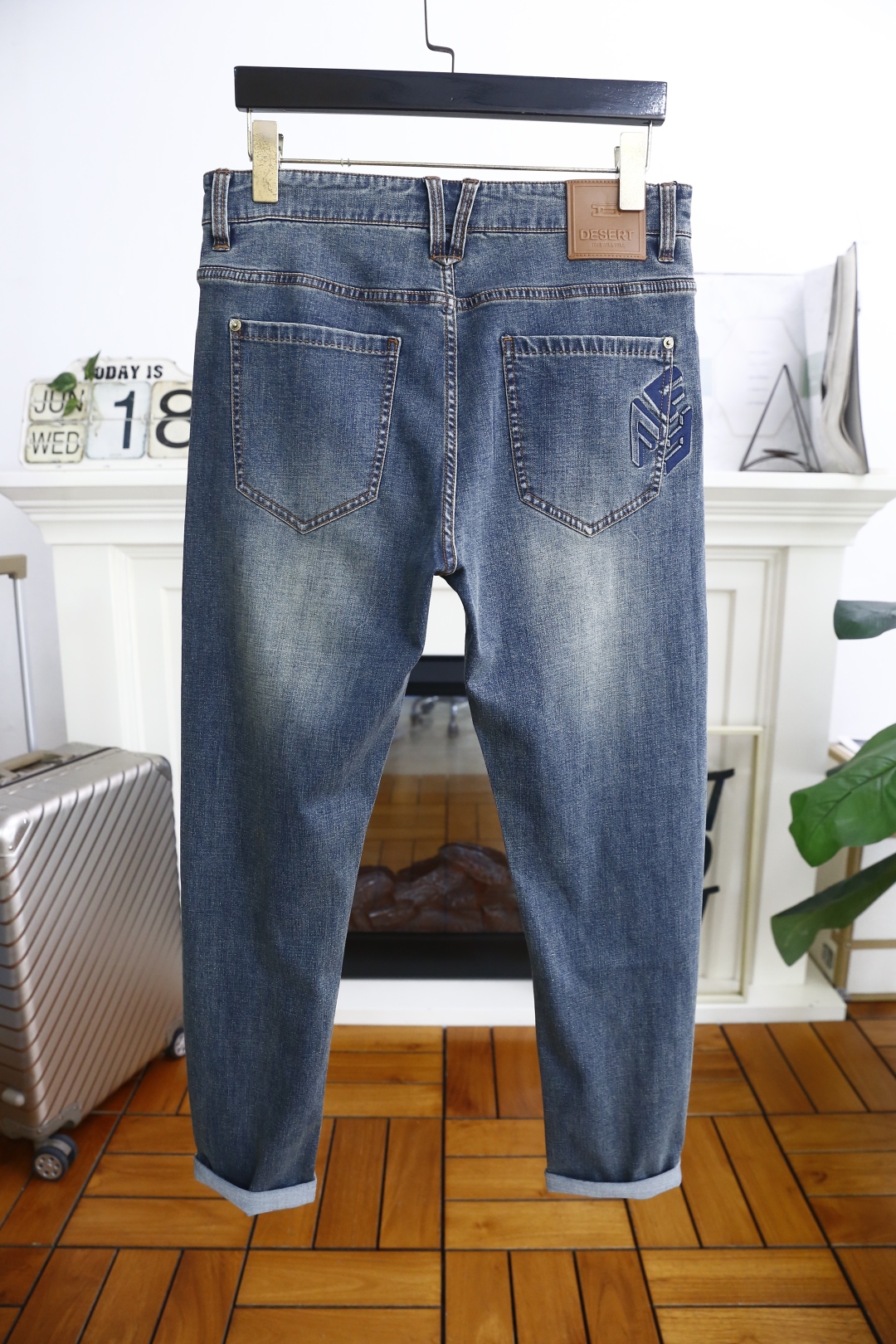 🔥芬迪/Fe*di.
2025夏季新品！时尚男士夏季薄款牛仔裤👖采用客供水洗弹力牛仔裤！海外版本😎奢华经