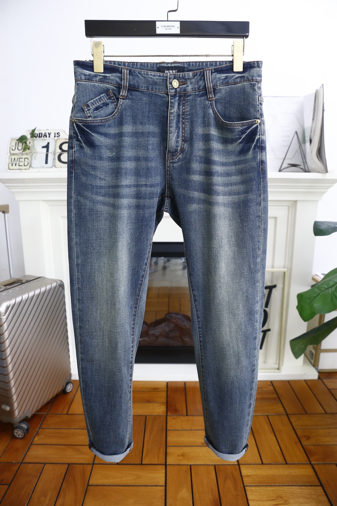 🔥芬迪/Fe*di.
2025夏季新品！时尚男士夏季薄款牛仔裤👖采用客供水洗弹力牛仔裤！海外版本😎奢华经