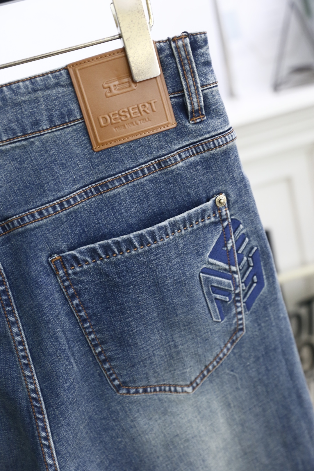 🔥芬迪/Fe*di.
2025夏季新品！时尚男士夏季薄款牛仔裤👖采用客供水洗弹力牛仔裤！海外版本😎奢华经