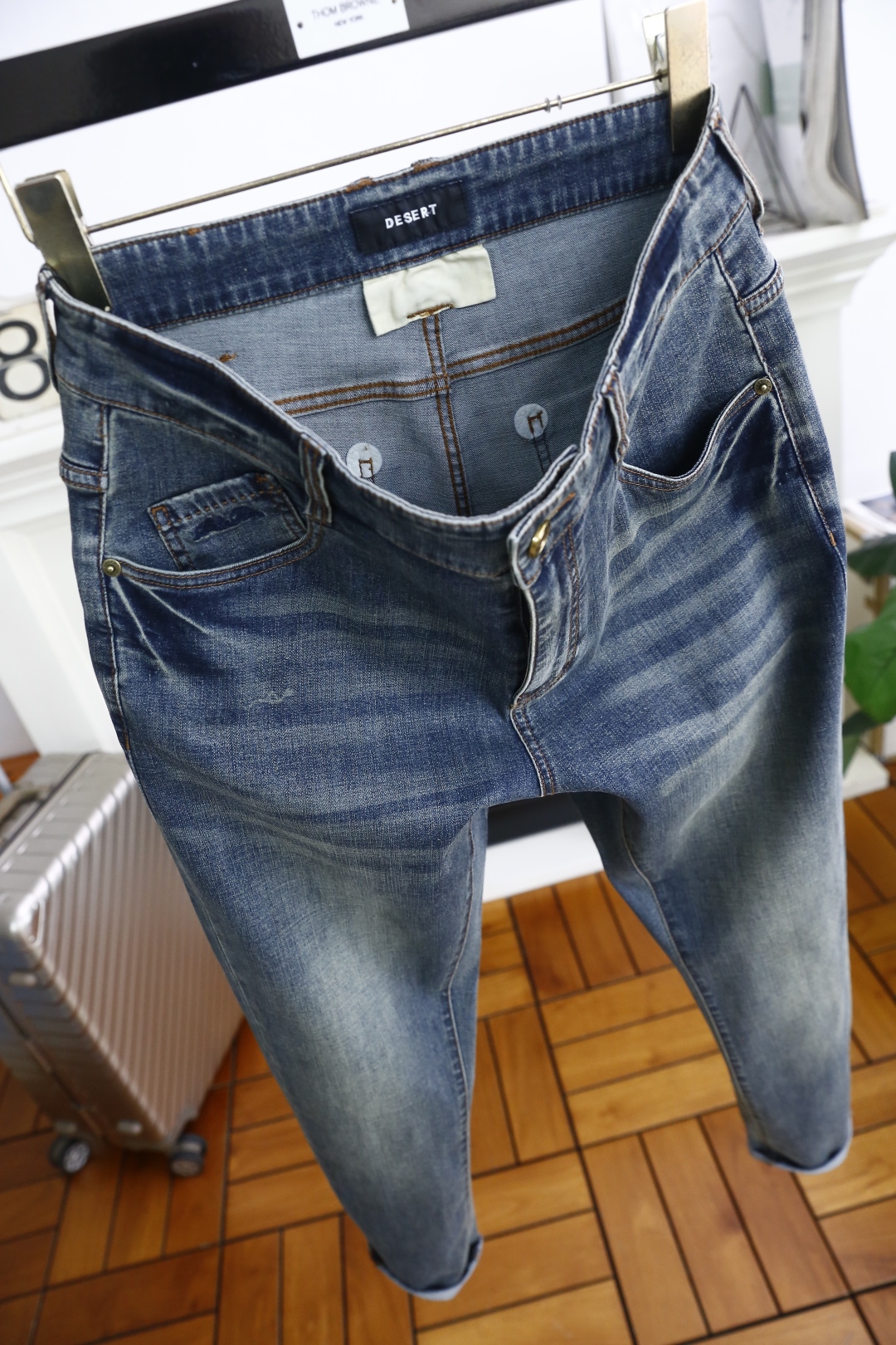 🔥芬迪/Fe*di.
2025夏季新品！时尚男士夏季薄款牛仔裤👖采用客供水洗弹力牛仔裤！海外版本😎奢华经